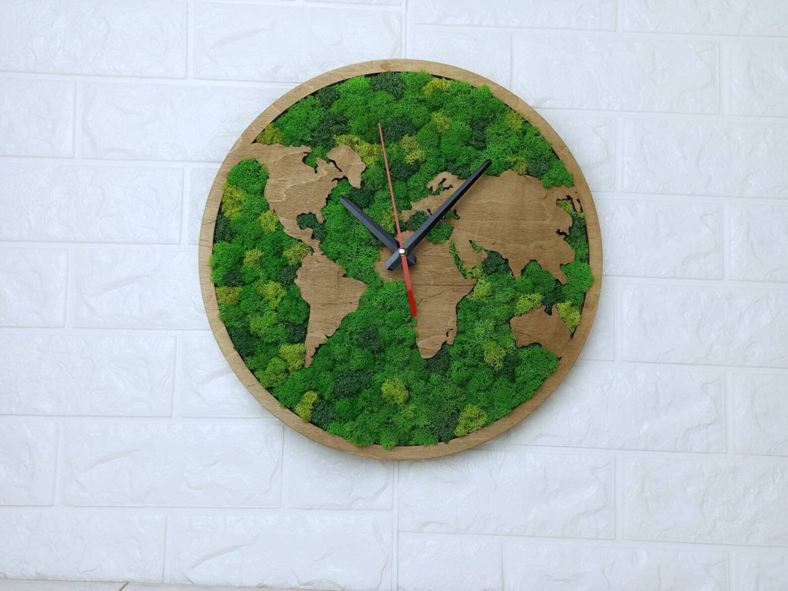 Moss Wall Clock – World Map Design, Large Preserved Moss Wood Clock
