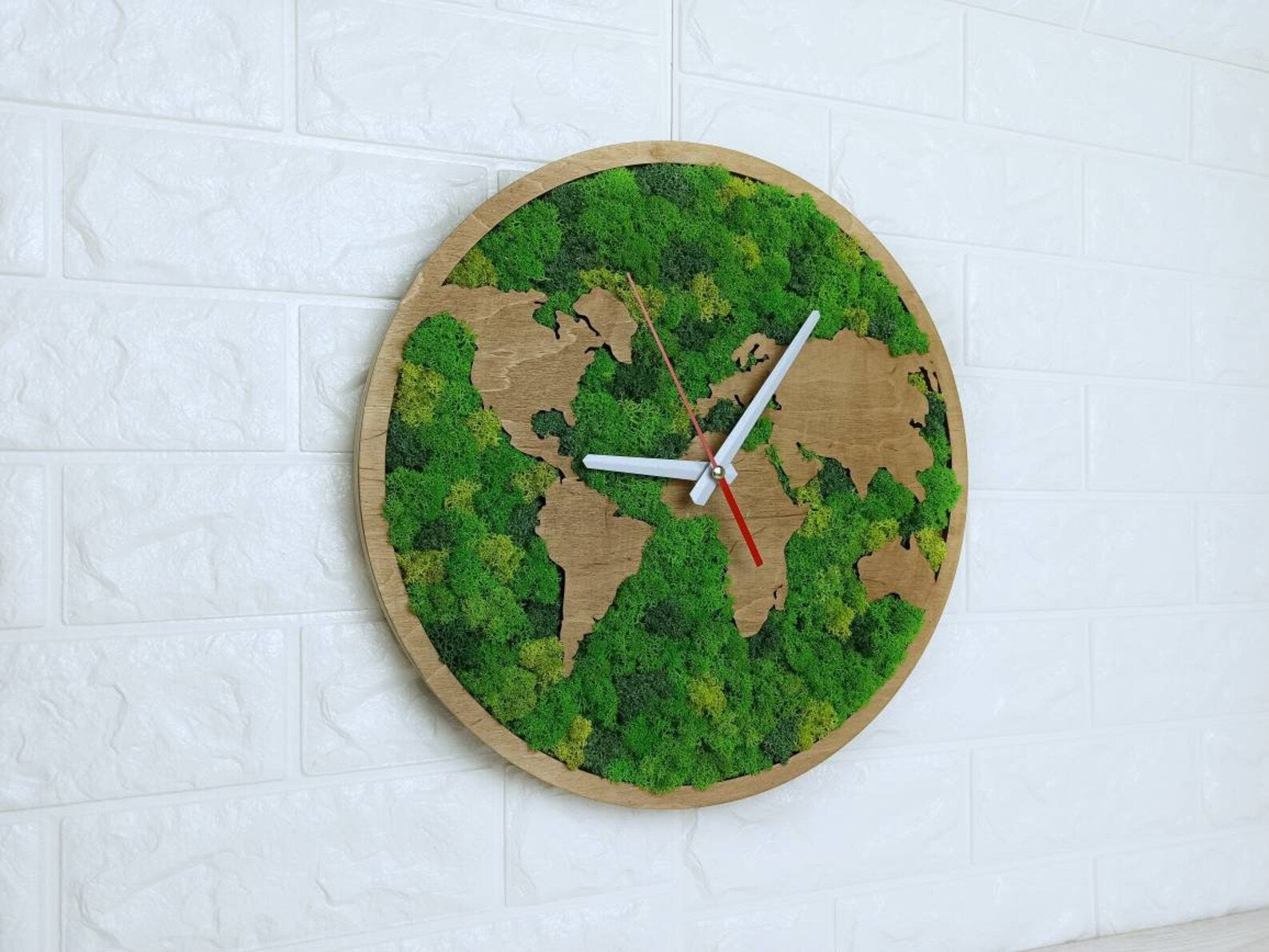 Moss Wall Clock – World Map Design, Large Preserved Moss Wood Clock