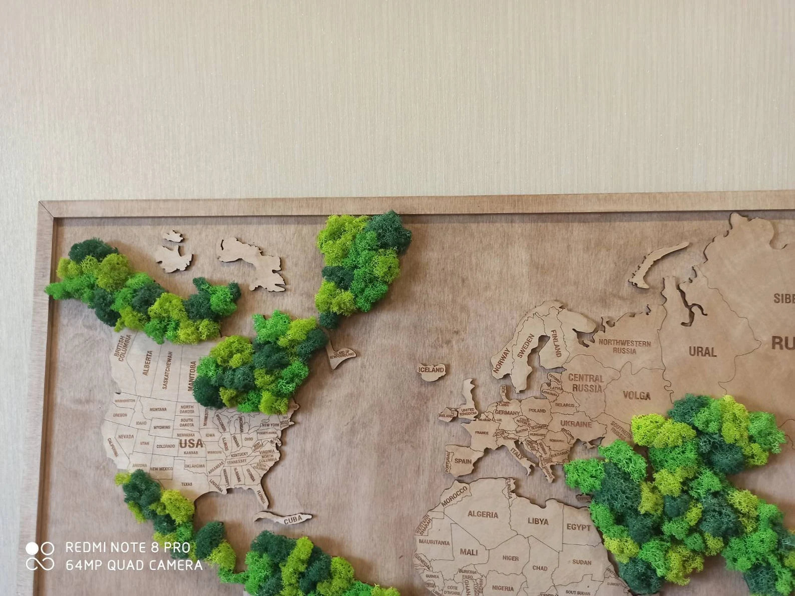 Handmade Wooden World Map with Preserved Moss – Eco-Friendly Wall Art Decor
