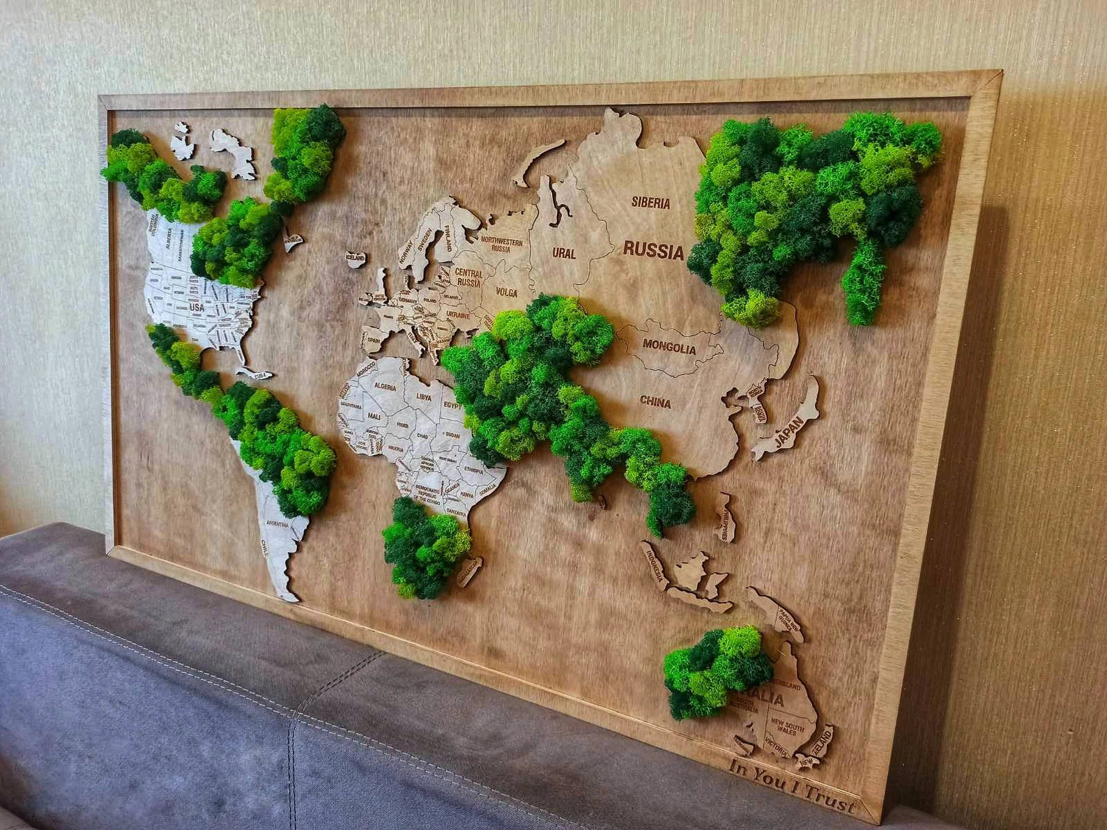 Handmade Wooden World Map with Preserved Moss – Eco-Friendly Wall Art Decor