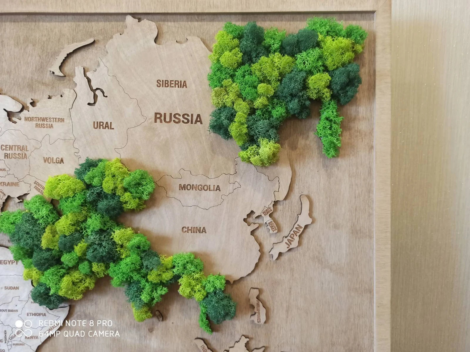 Handmade Wooden World Map with Preserved Moss – Eco-Friendly Wall Art Decor
