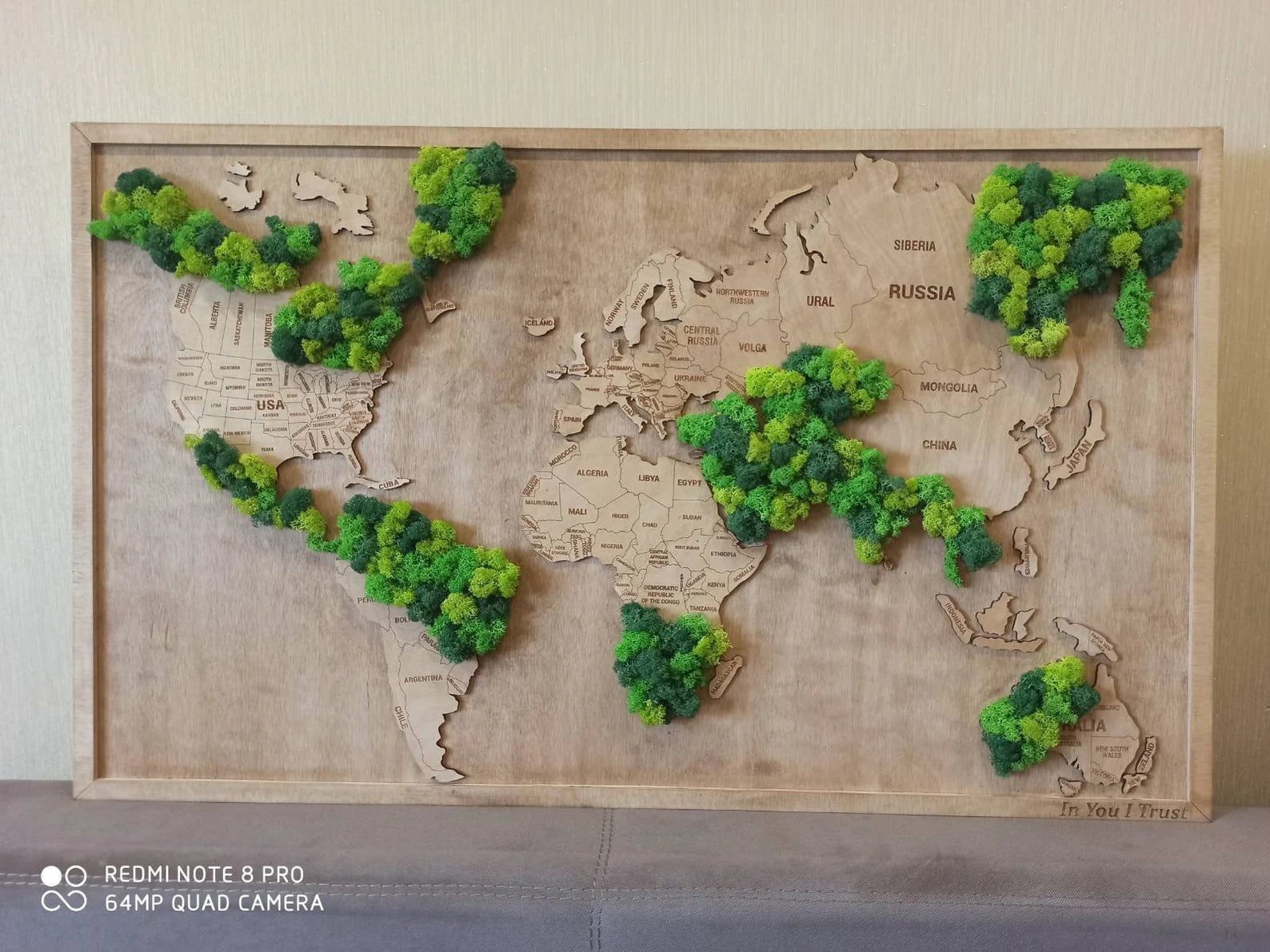 Handmade Wooden World Map with Preserved Moss – Eco-Friendly Wall Art Decor