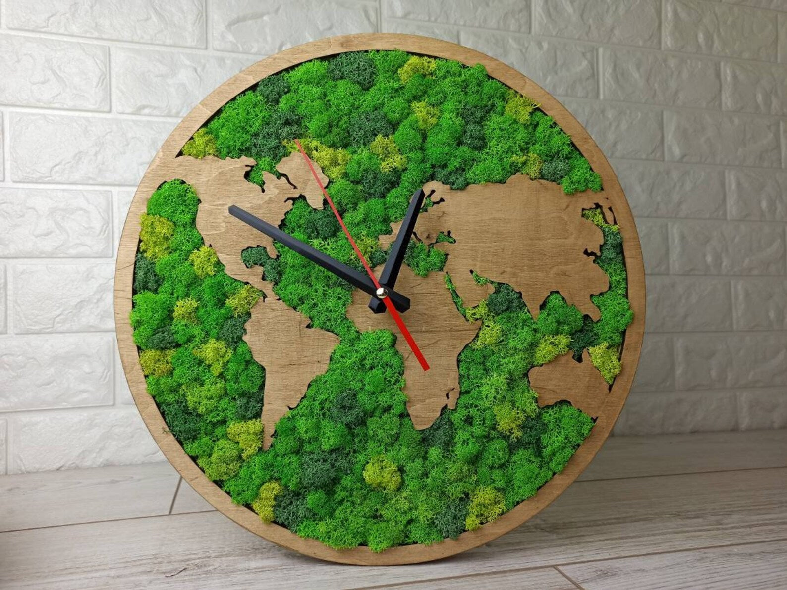 Moss Wall Clock – World Map Design, Large Preserved Moss Wood Clock