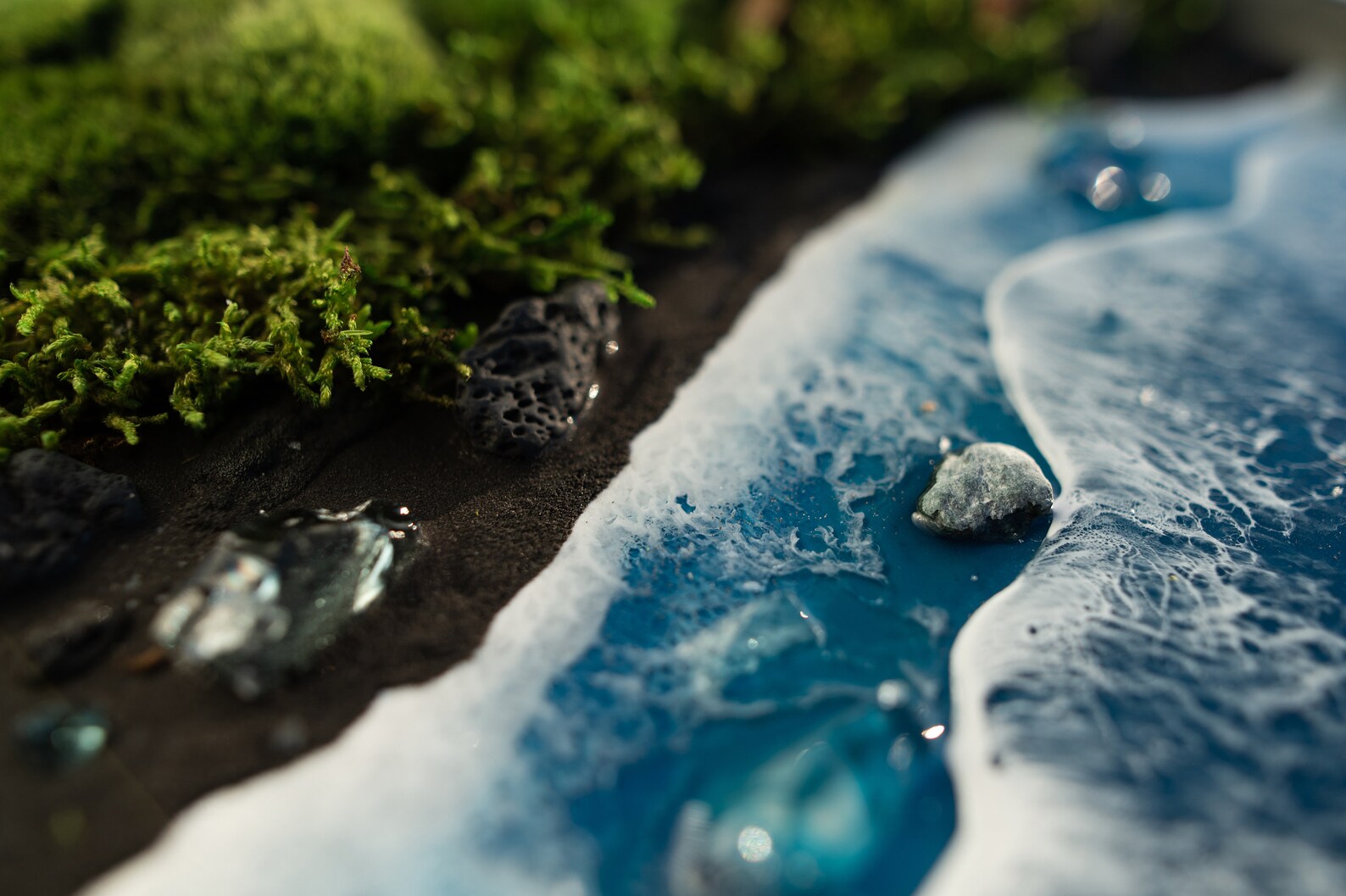 Framed Moss and Resin Sea Art – Botanical Ocean Wave Wall Decor for Coastal Home & Office