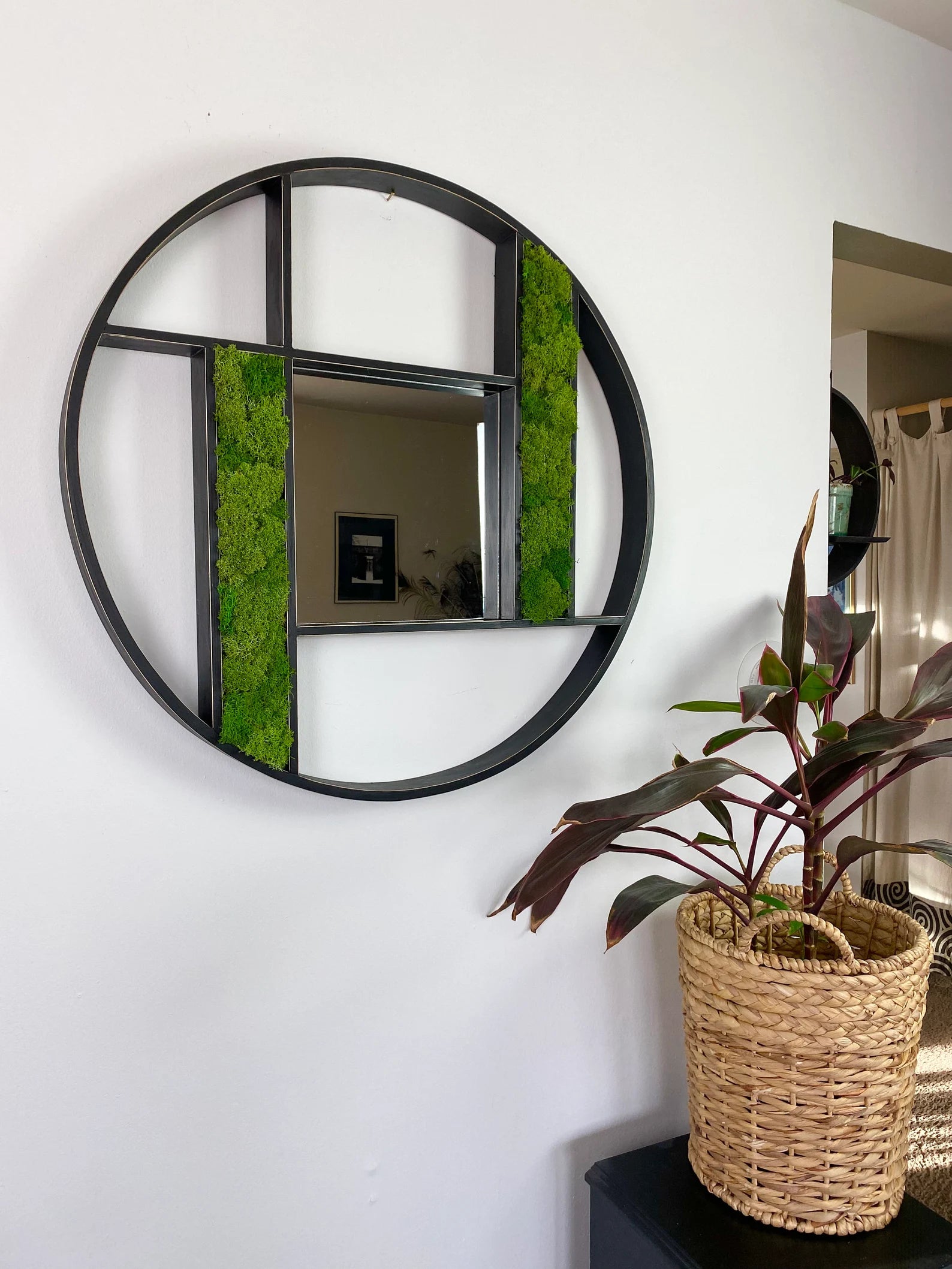 Reindeer Moss Mirror Wall Hanging – 30" Round Designer Home Decor