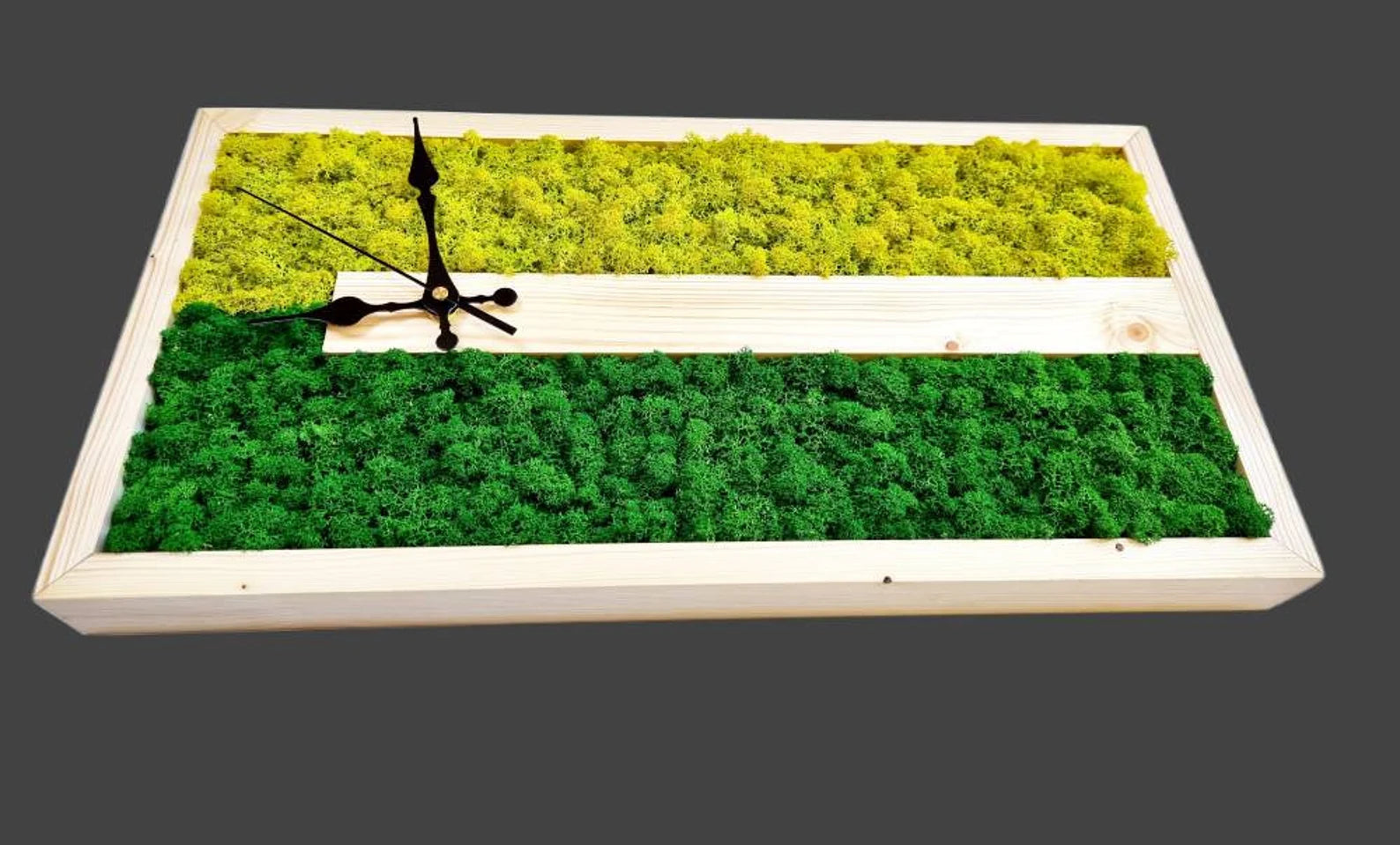 Handmade preserved moss wall clock with real moss and pine wood. Eco-friendly, no-maintenance natural decor for home or office.