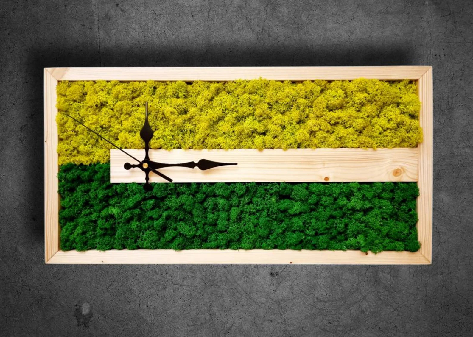 Handmade preserved moss wall clock with real moss and pine wood. Eco-friendly, no-maintenance natural decor for home or office.