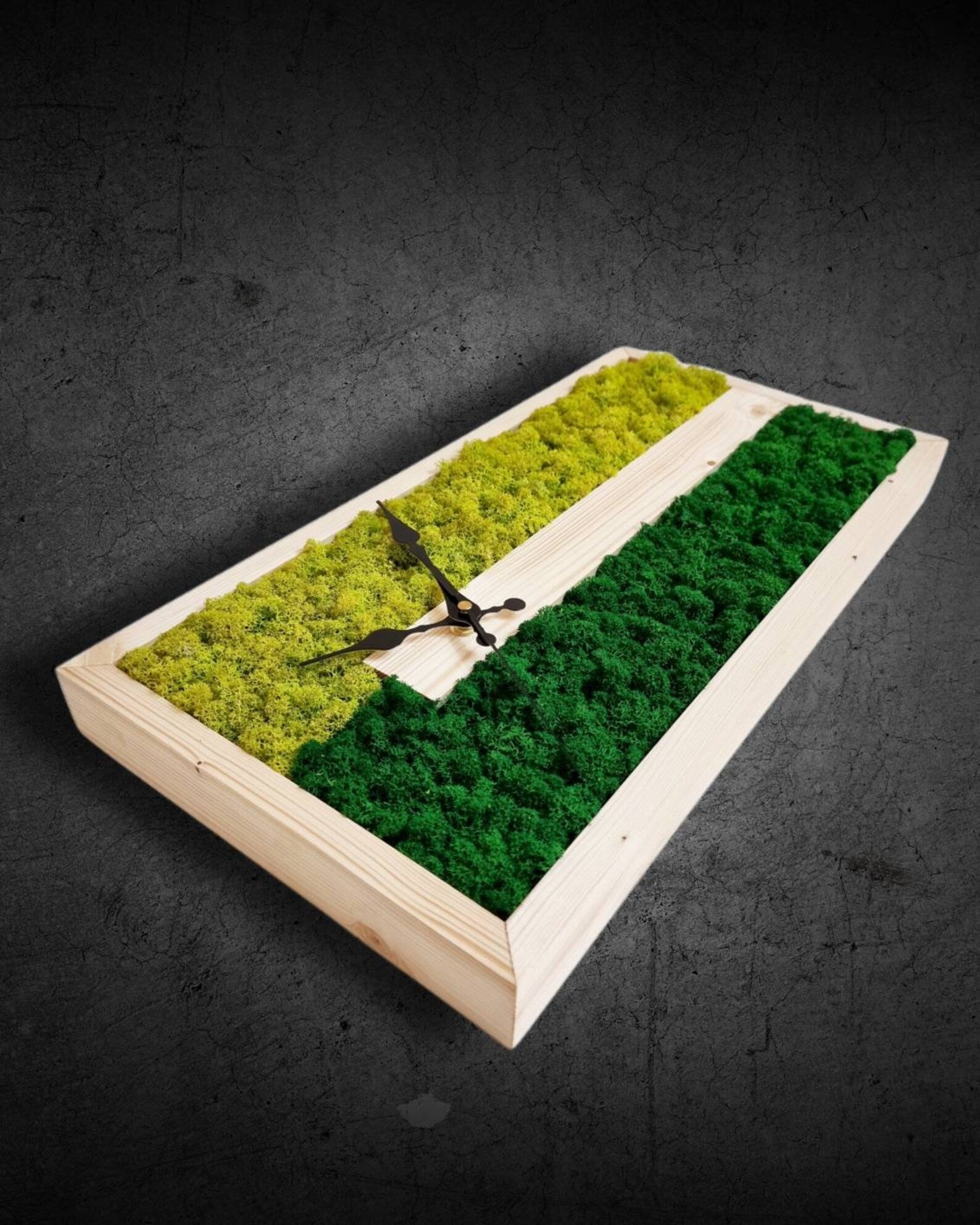 Handmade preserved moss wall clock with real moss and pine wood. Eco-friendly, no-maintenance natural decor for home or office.