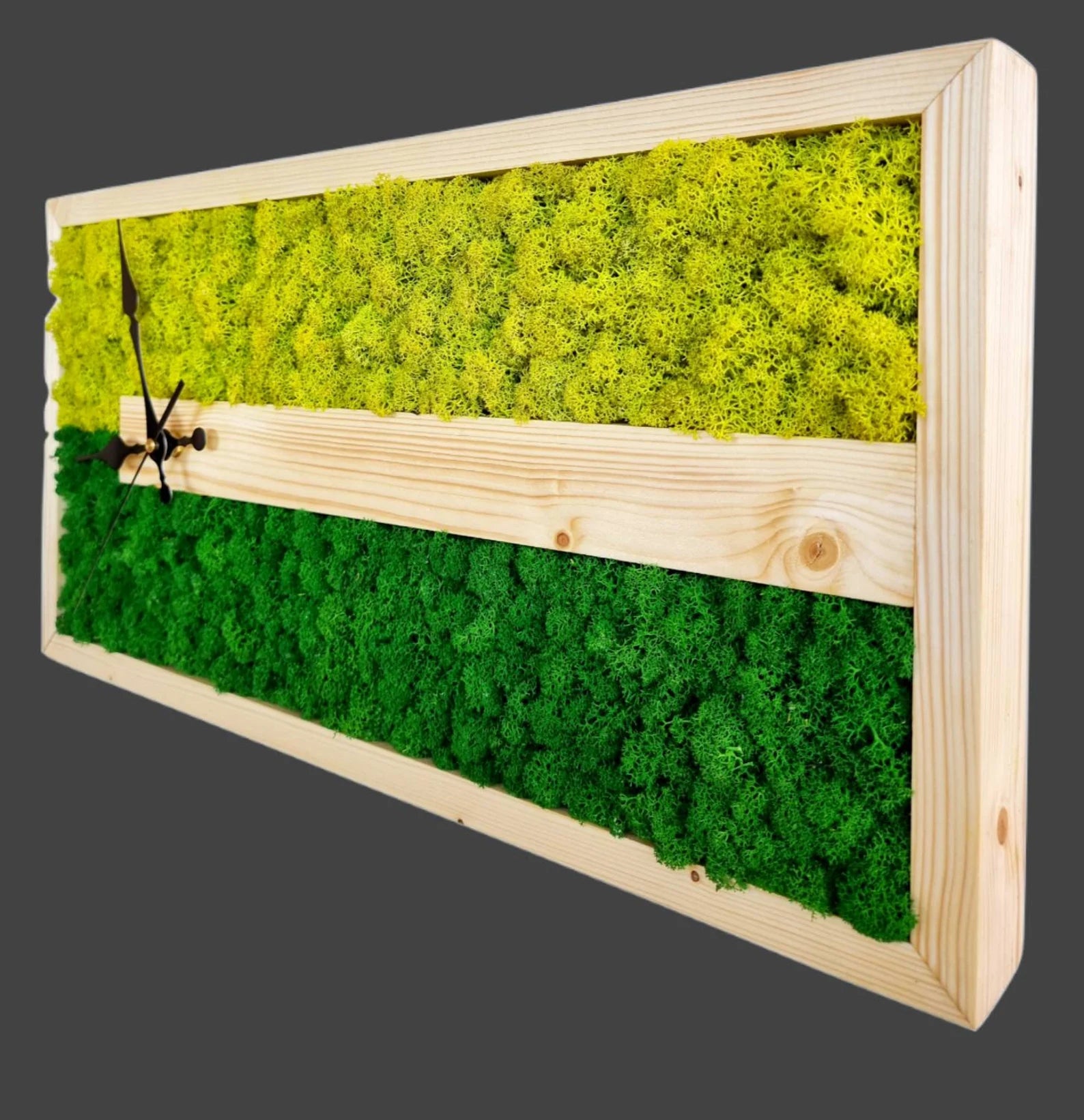 Handmade preserved moss wall clock with real moss and pine wood. Eco-friendly, no-maintenance natural decor for home or office.