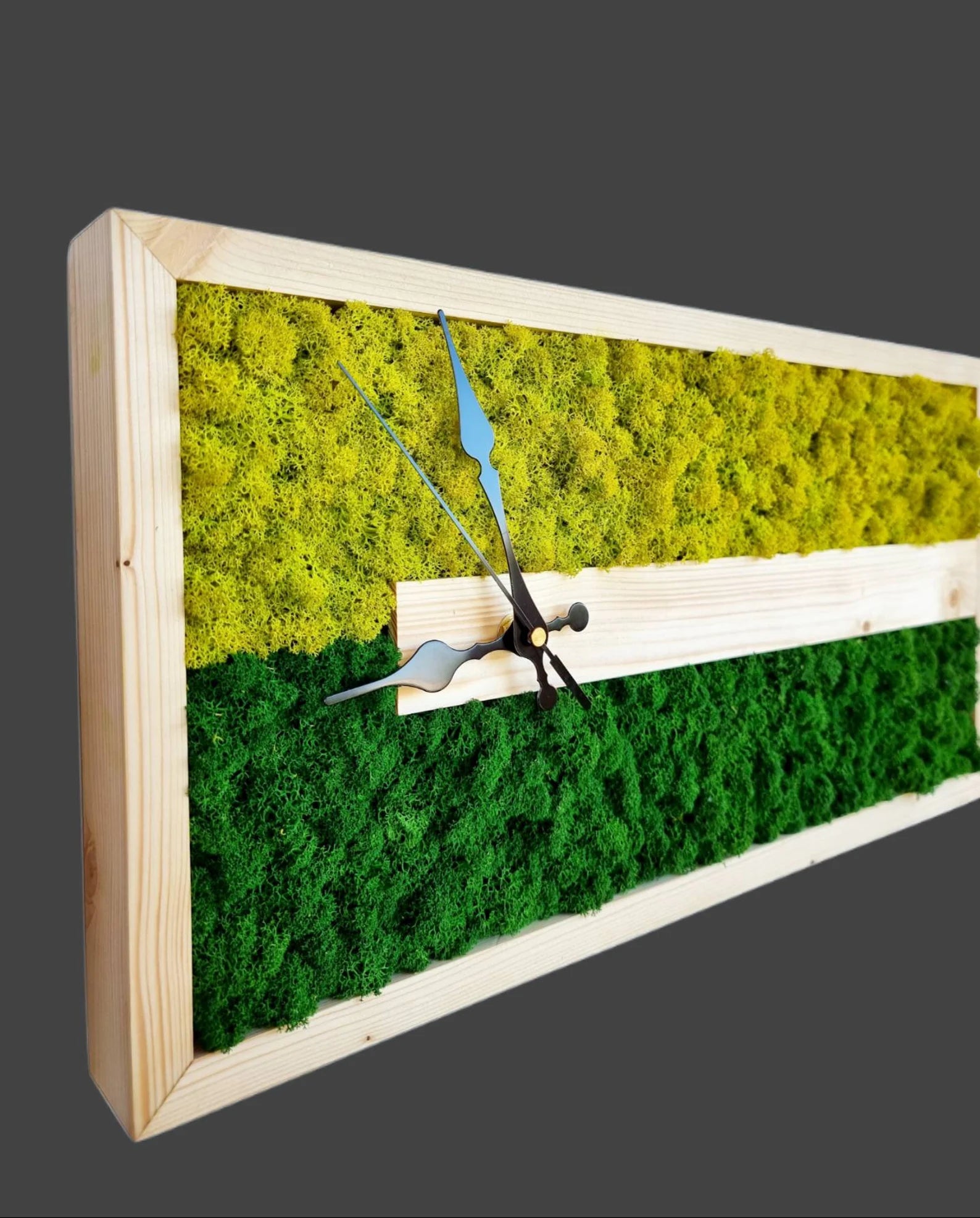 Handmade preserved moss wall clock with real moss and pine wood. Eco-friendly, no-maintenance natural decor for home or office.