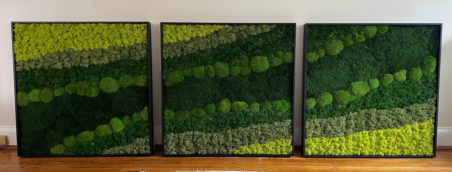 Large Preserved Moss Wall Art – Reindeer, Sheet & Pole Moss Design