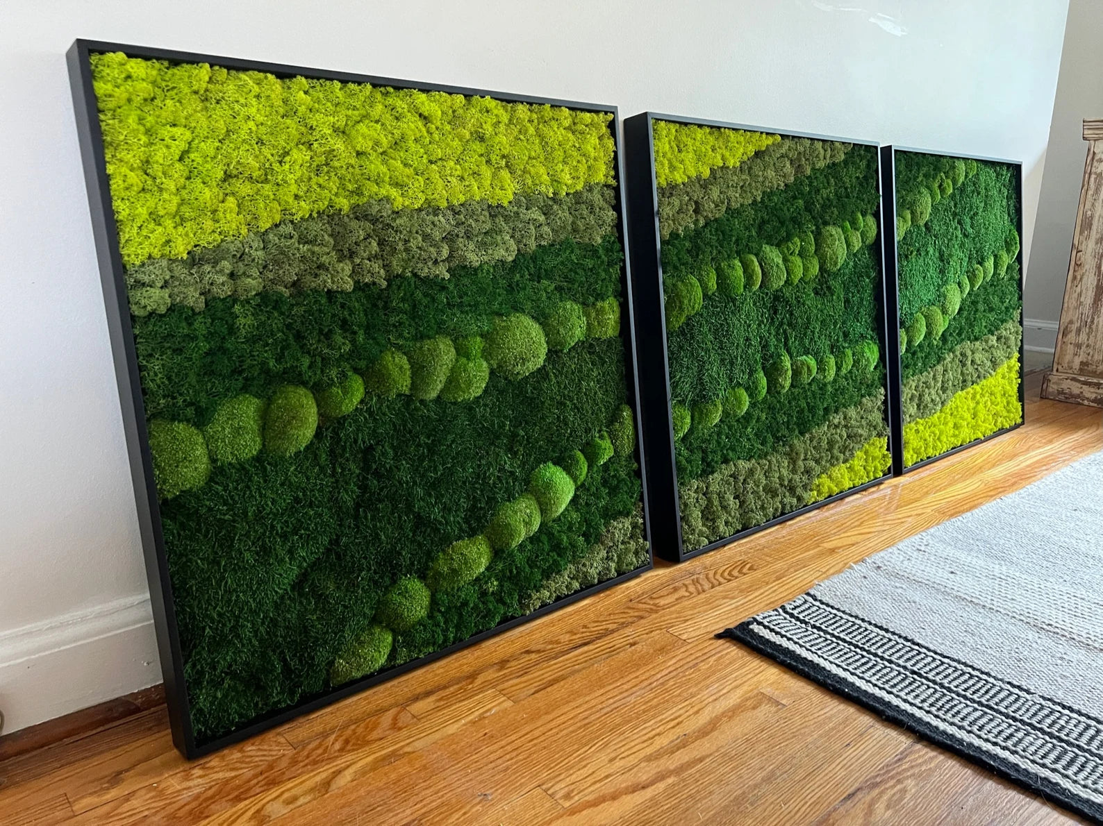 Large Preserved Moss Wall Art – Reindeer, Sheet & Pole Moss Design