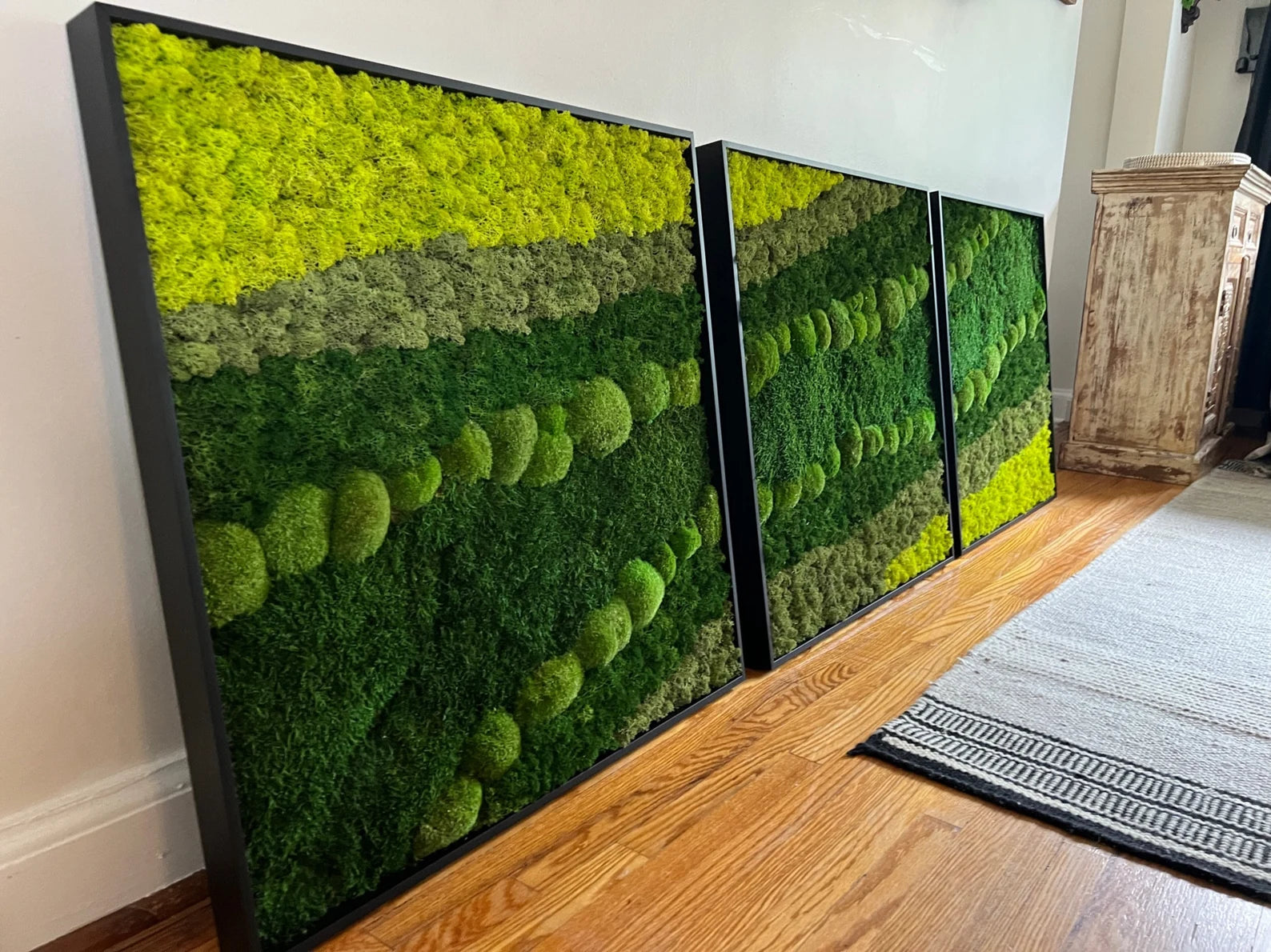 Large Preserved Moss Wall Art – Reindeer, Sheet & Pole Moss Design