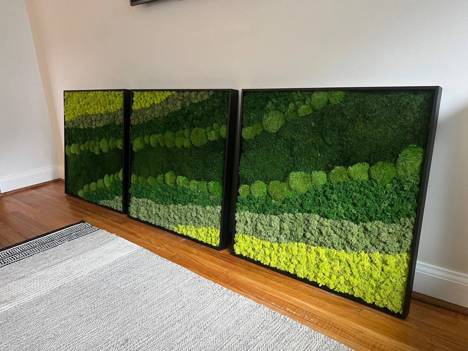 Large Preserved Moss Wall Art – Reindeer, Sheet & Pole Moss Design