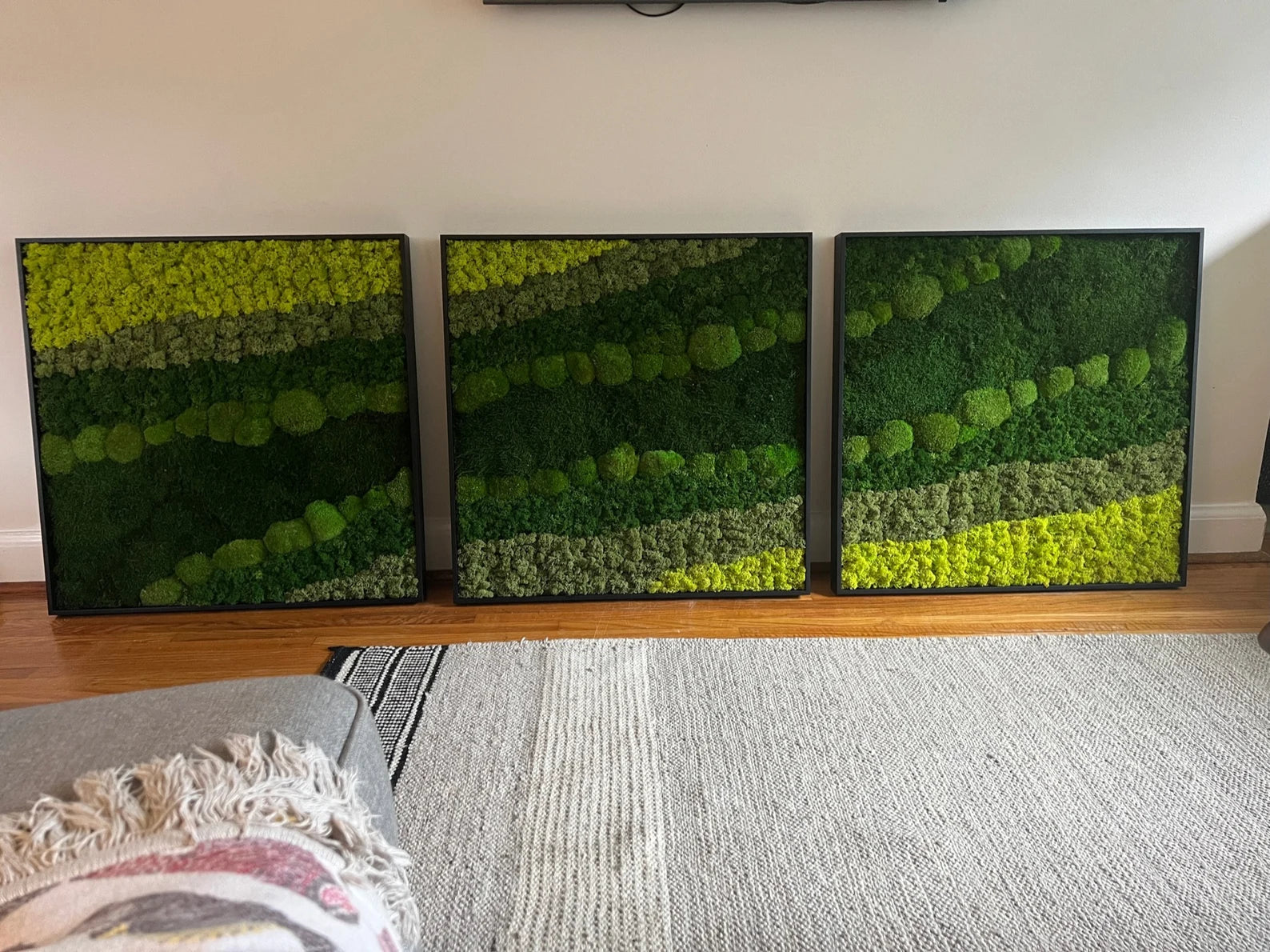 Large Preserved Moss Wall Art – Reindeer, Sheet & Pole Moss Design