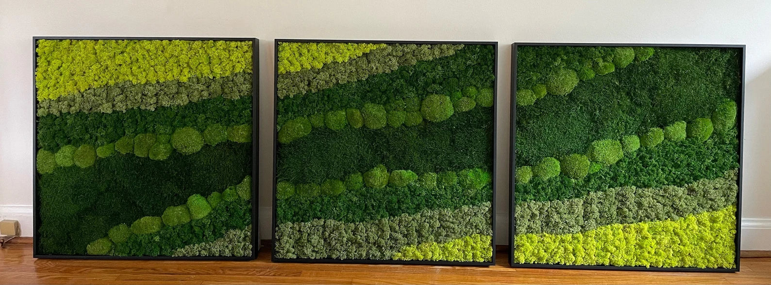 Large Preserved Moss Wall Art – Reindeer, Sheet & Pole Moss Design