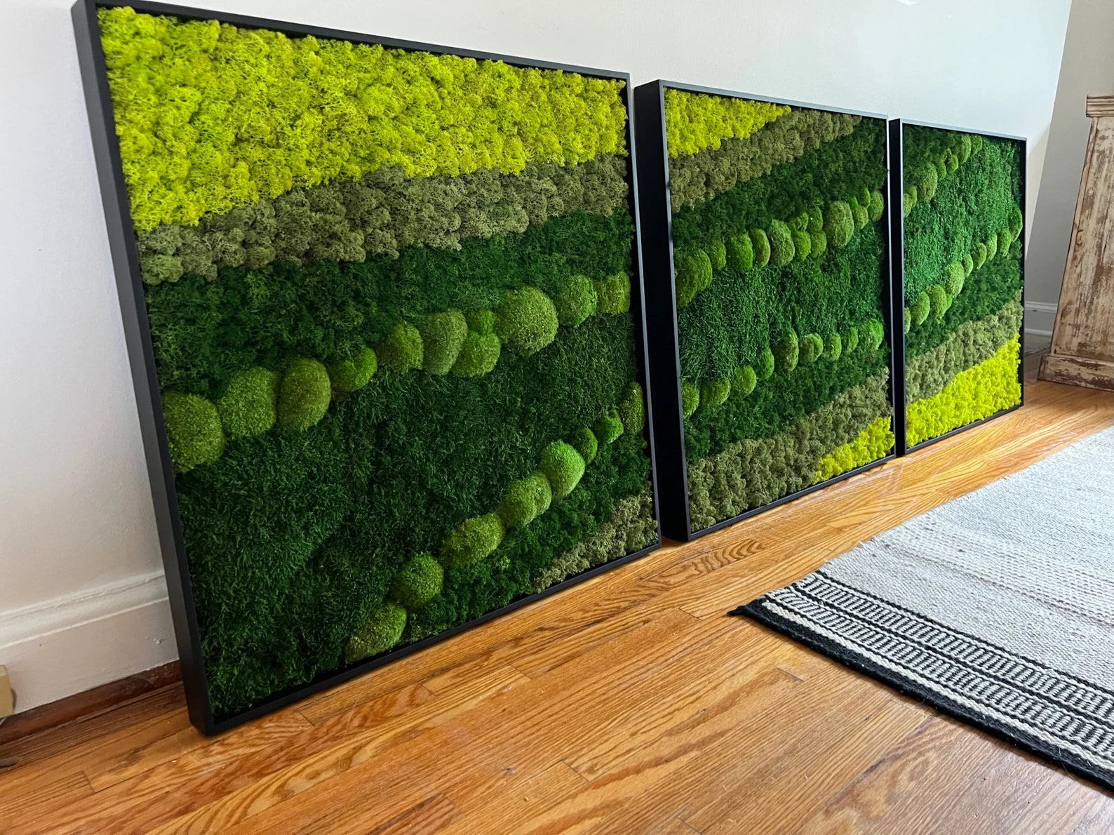 Large Preserved Moss Wall Art – Reindeer, Sheet & Pole Moss Design