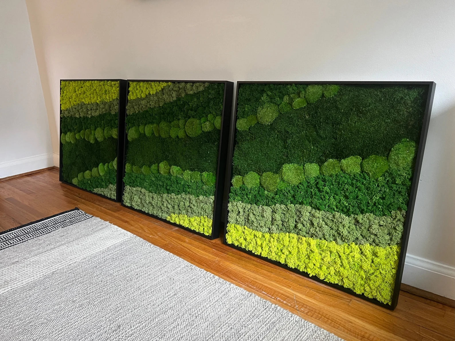 Large Preserved Moss Wall Art – Reindeer, Sheet & Pole Moss Design