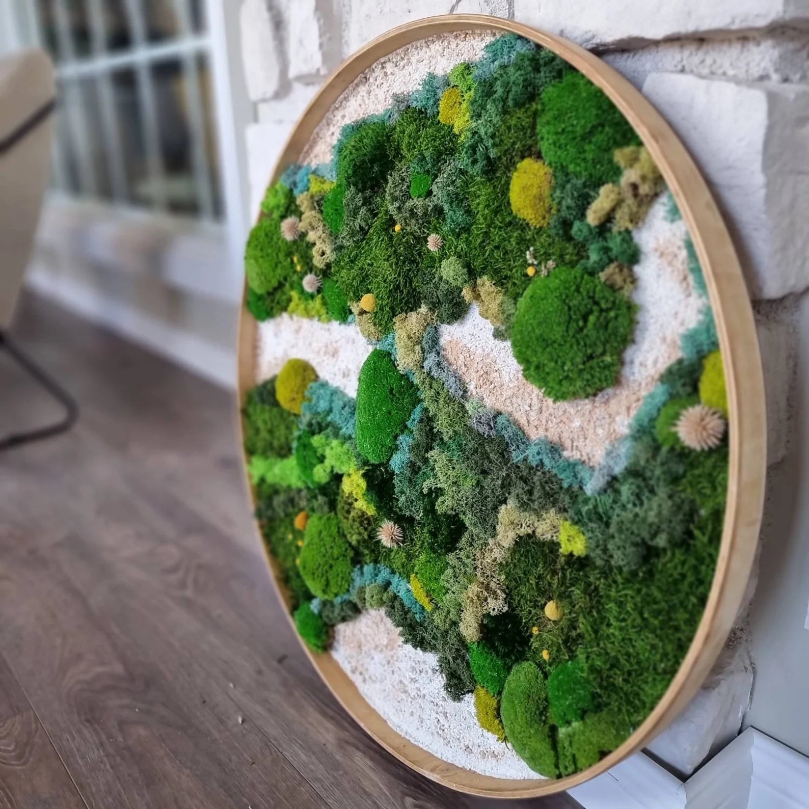 Round Preserved Moss Wall Art – Forest-Inspired Wooden Frame Decor