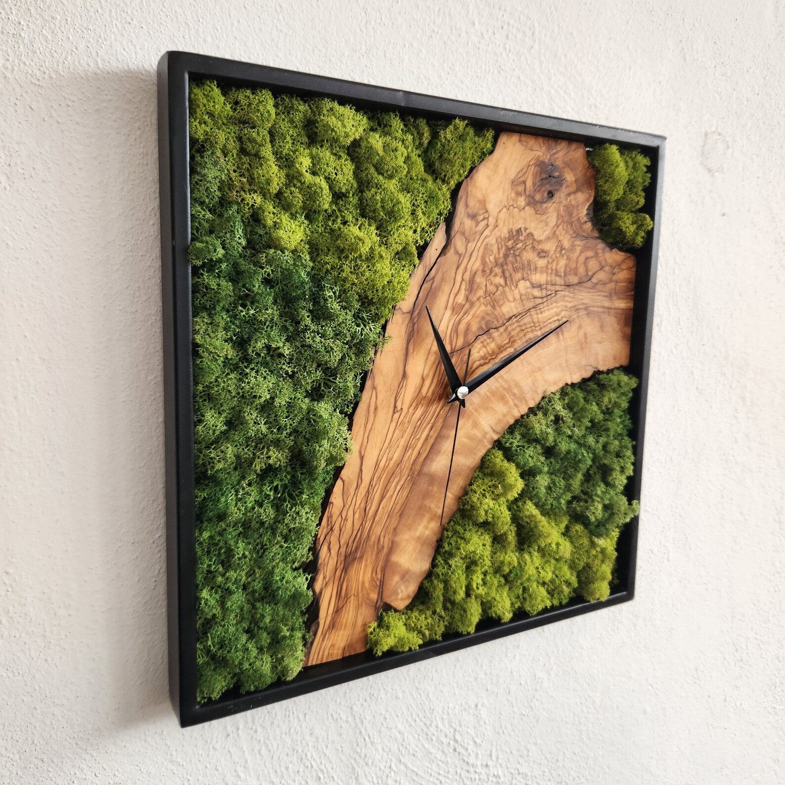 Olive Wood & Moss Wall Clock – Metal Frame, Stabilized Preserved Moss Art