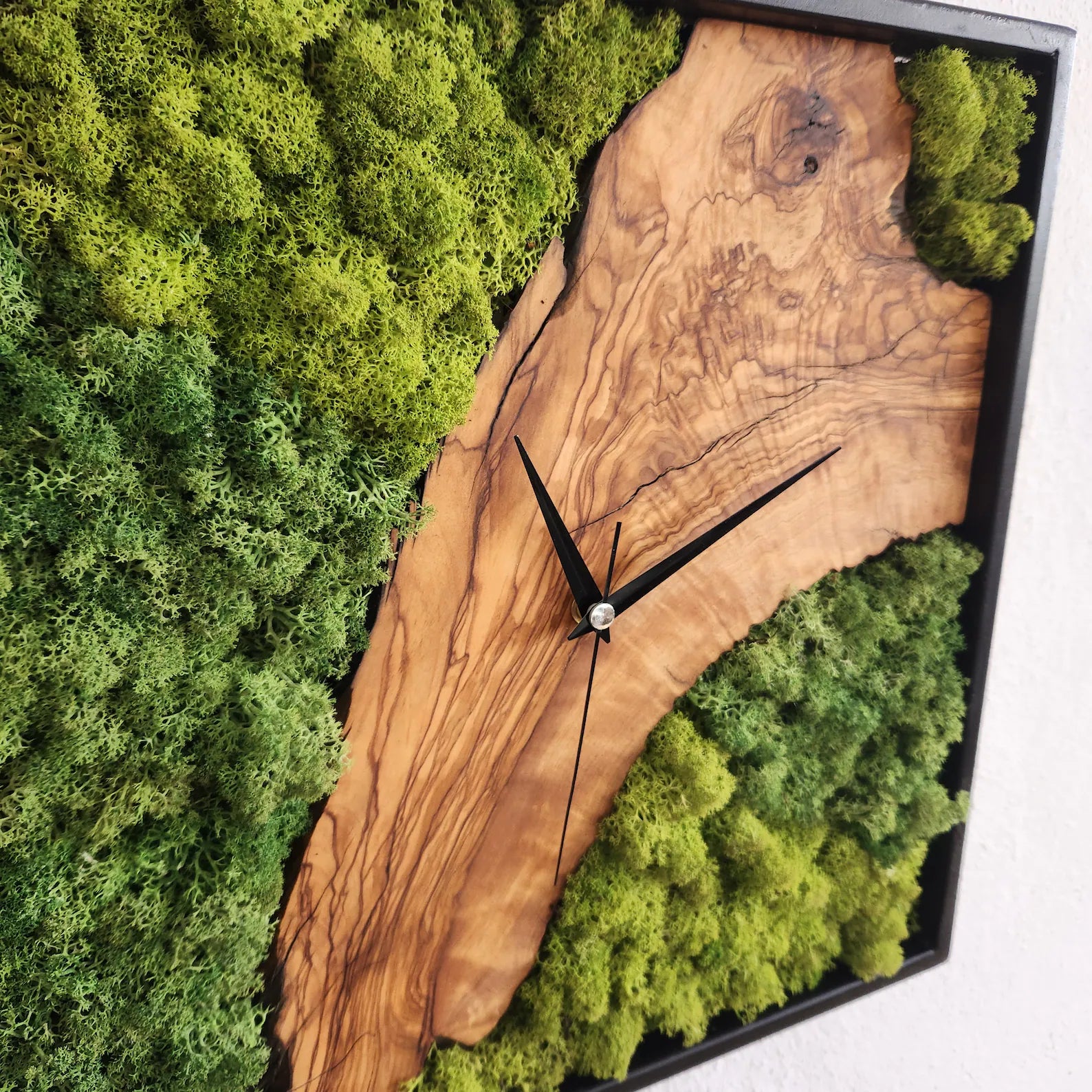 Olive Wood & Moss Wall Clock – Metal Frame, Stabilized Preserved Moss Art