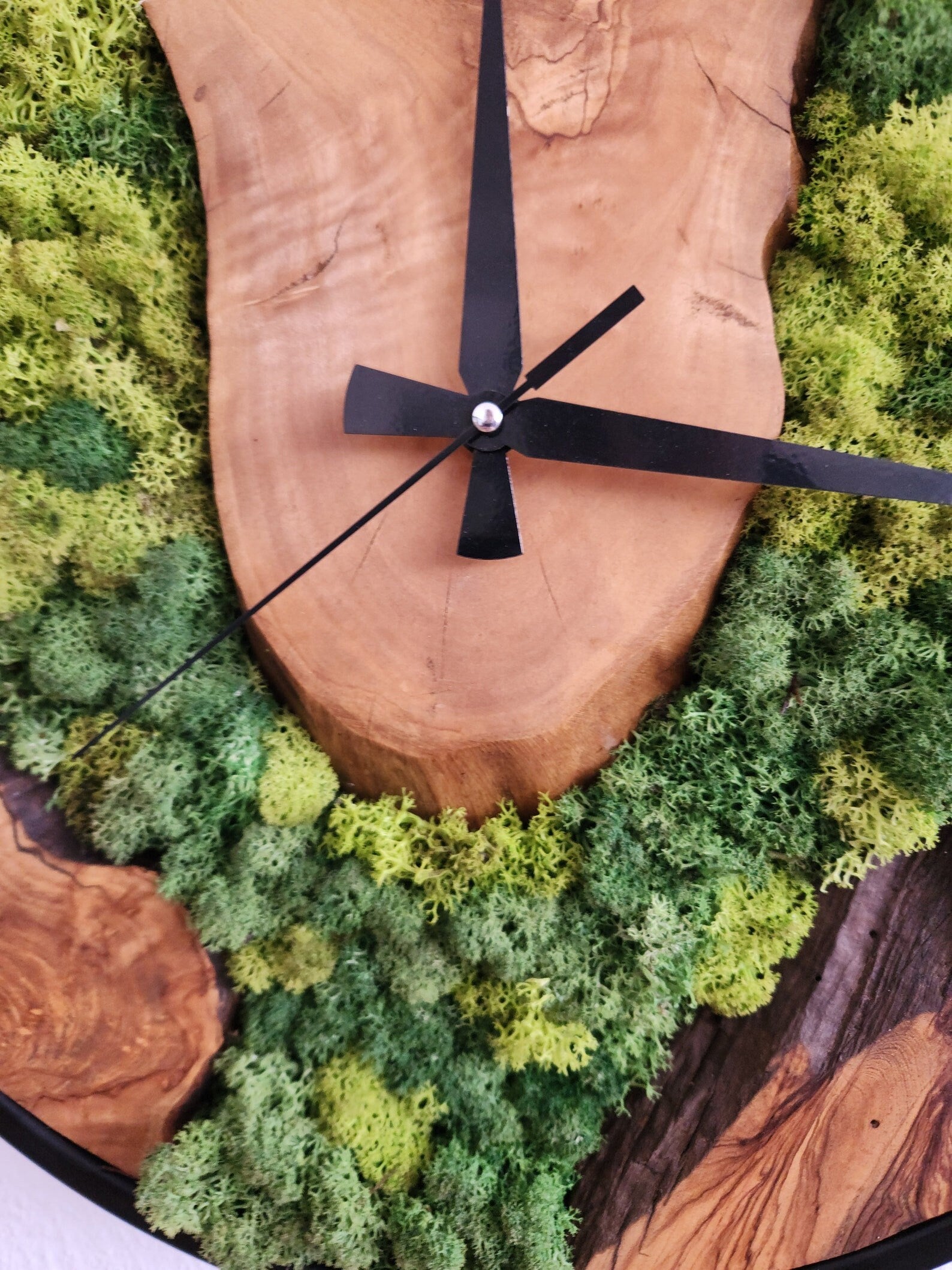 Olive Wood Moss Clock – Nature-Inspired Boho Wall Decor