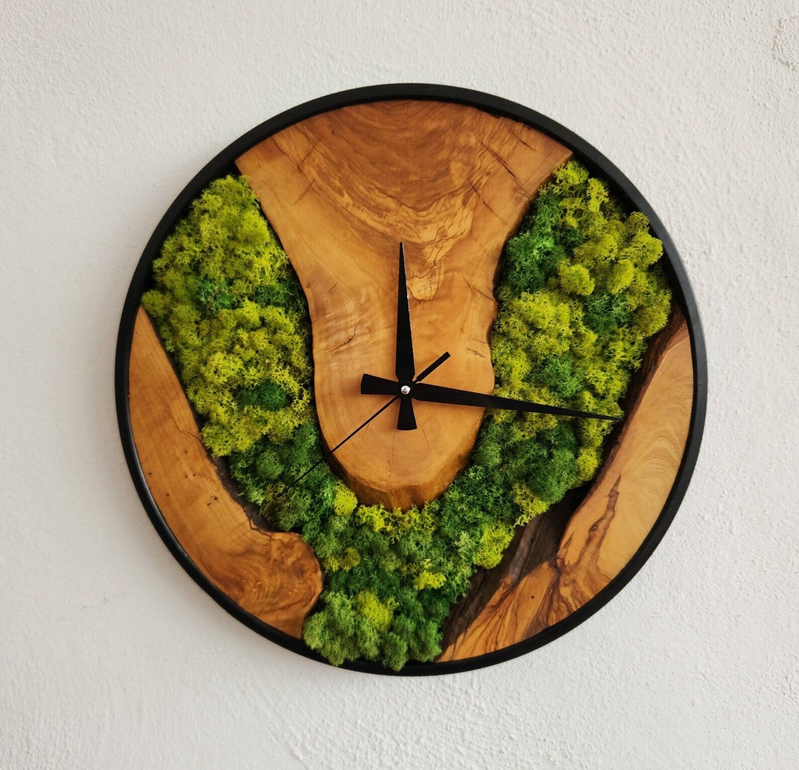 Olive Wood Moss Clock – Nature-Inspired Boho Wall Decor