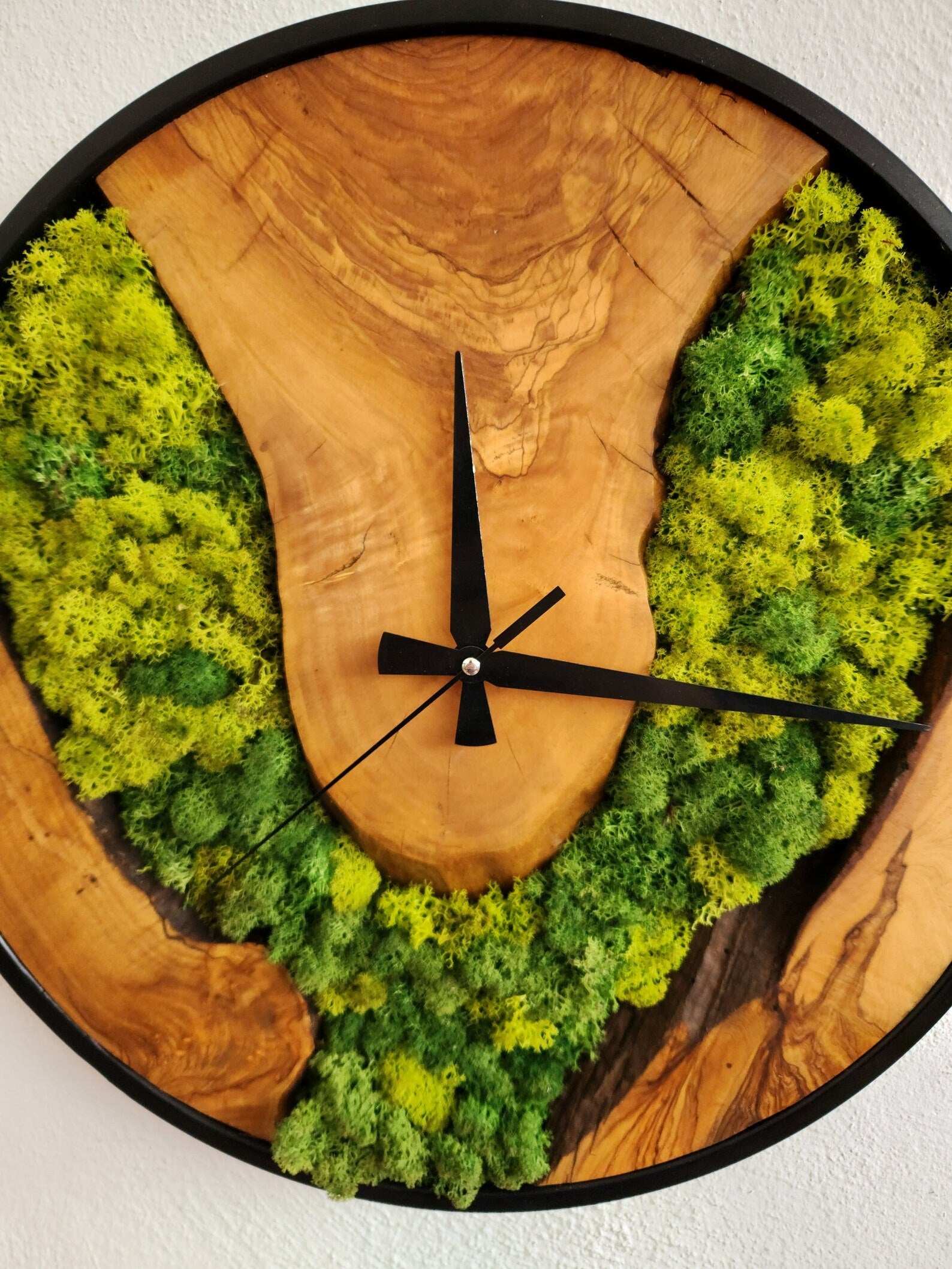 Olive Wood Moss Clock – Nature-Inspired Boho Wall Decor