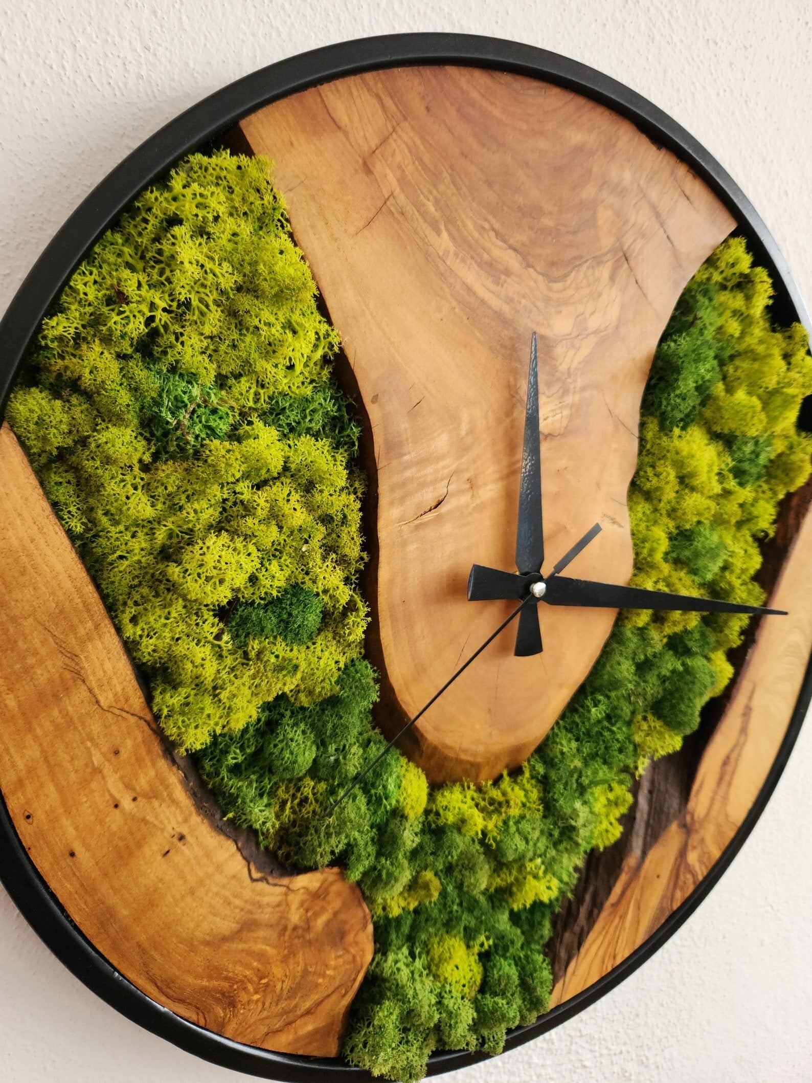 Olive Wood Moss Clock – Nature-Inspired Boho Wall Decor