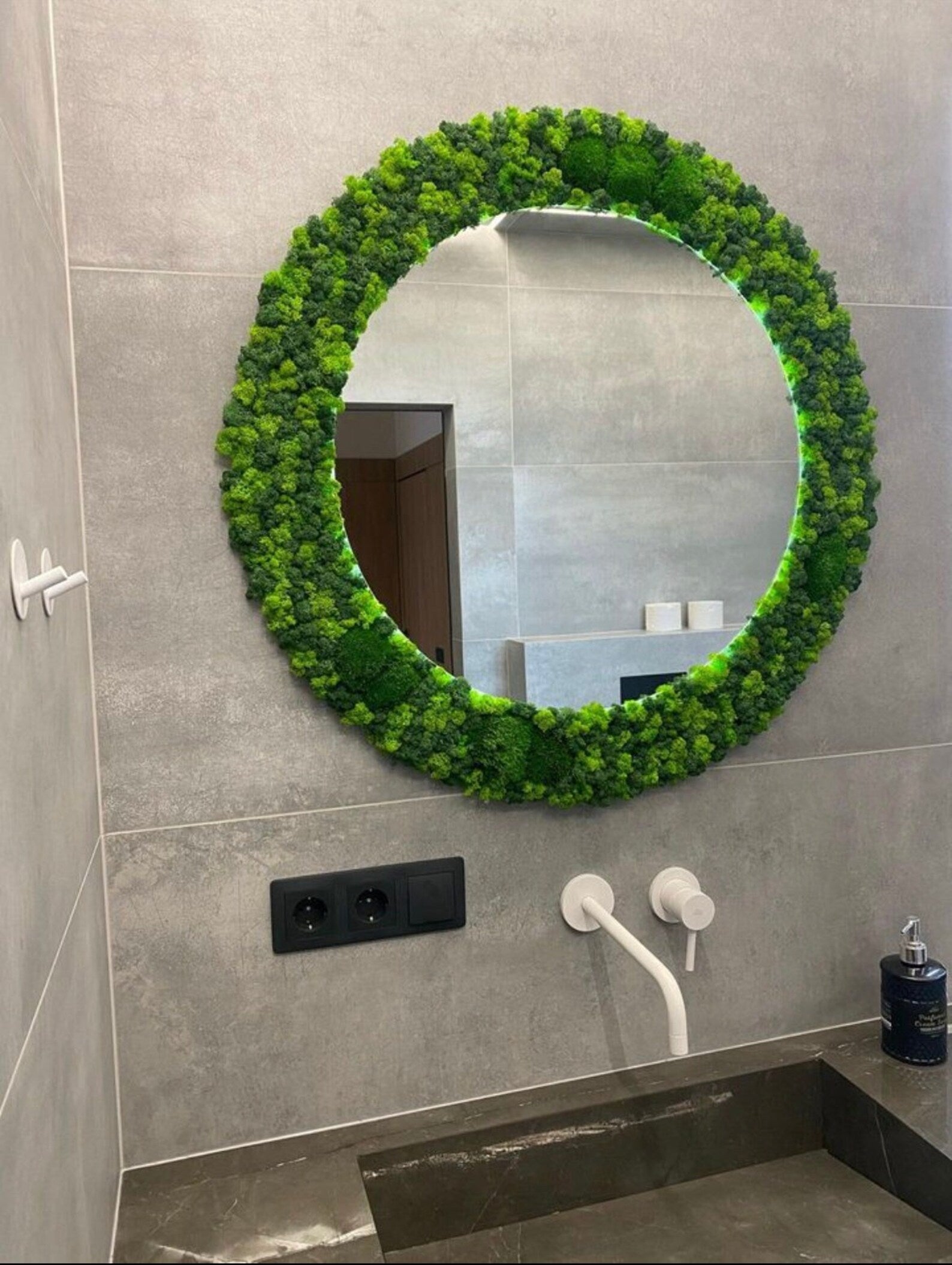 Round Moss Wall Mirror – Large Bathroom Mirror with Preserved Moss Art Decor