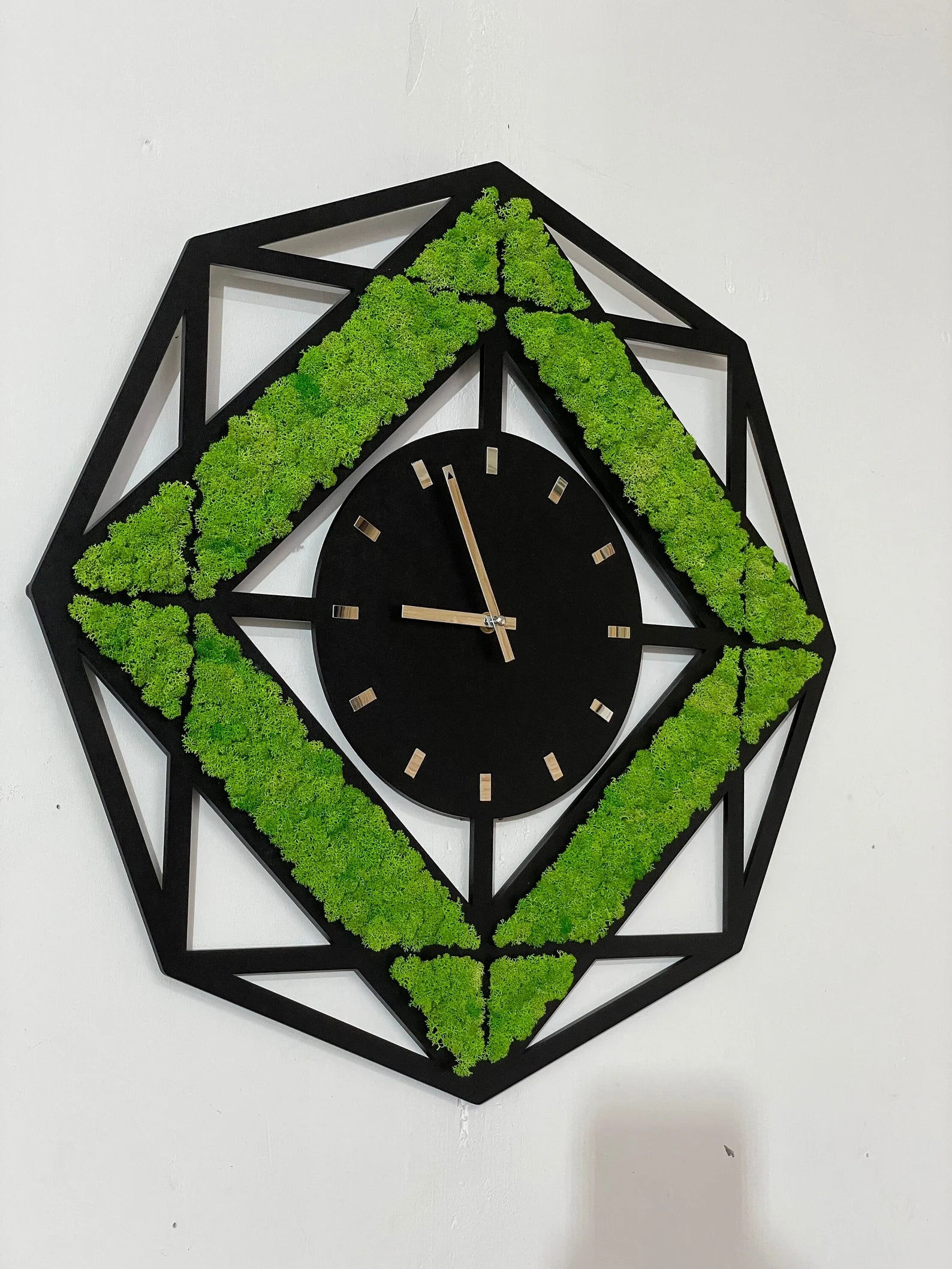 Hexagon Moss Wall Clock – Modern Preserved Green Wall Art & Oversized Home Decor