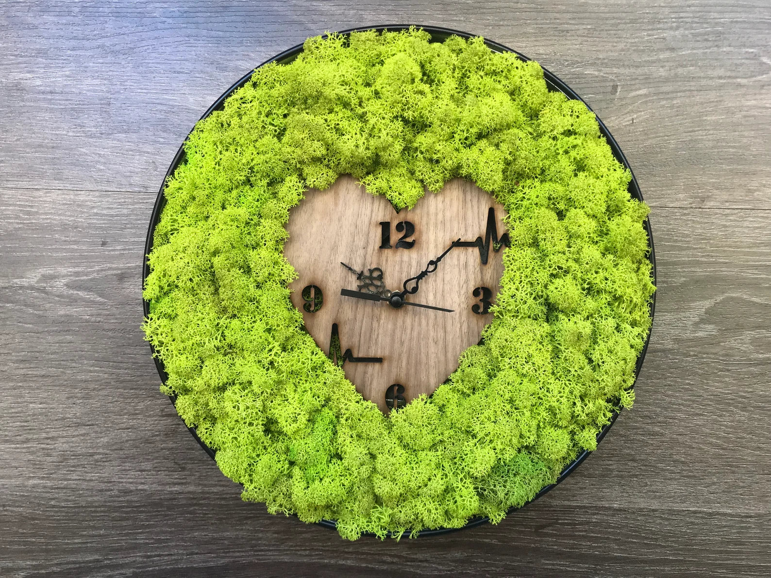 Handmade Moss Wall Clock – Natural Wood Design & Preserved Moss Art