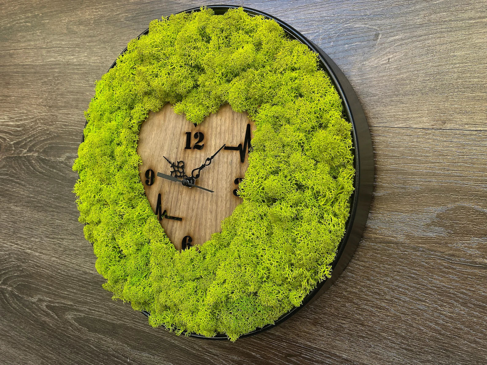 Handmade Moss Wall Clock – Natural Wood Design & Preserved Moss Art