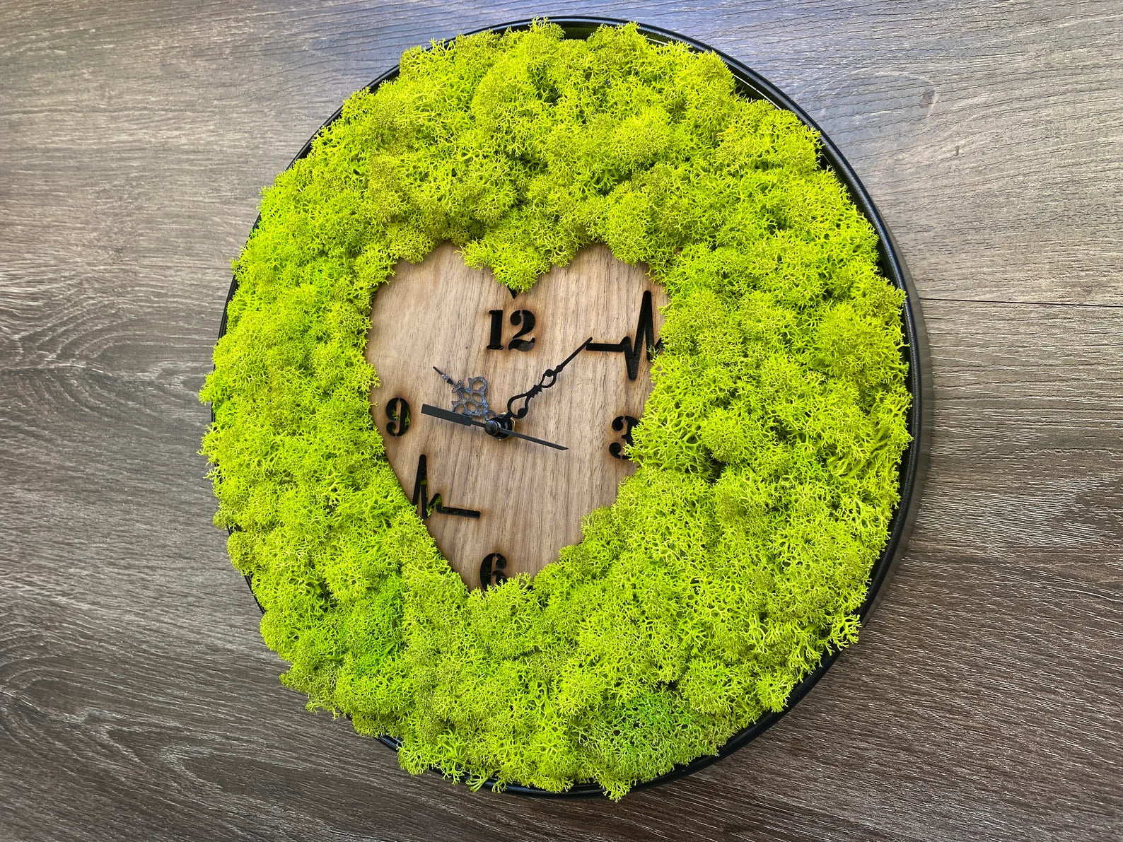 Handmade Moss Wall Clock – Natural Wood Design & Preserved Moss Art