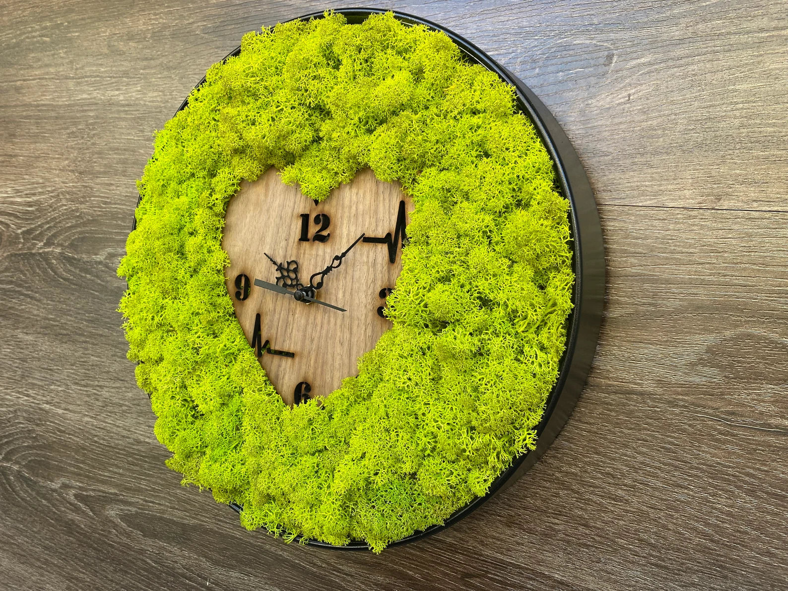 Handmade Moss Wall Clock – Natural Wood Design & Preserved Moss Art
