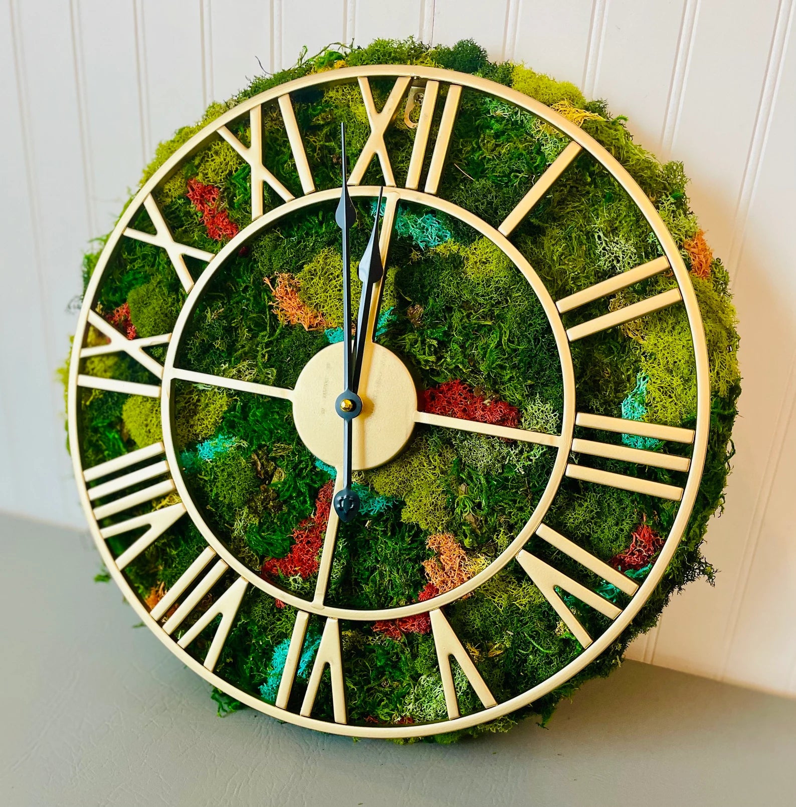 Moss Wall Clock with Gold Roman Numerals – Preserved Moss Art for Modern Home Decor