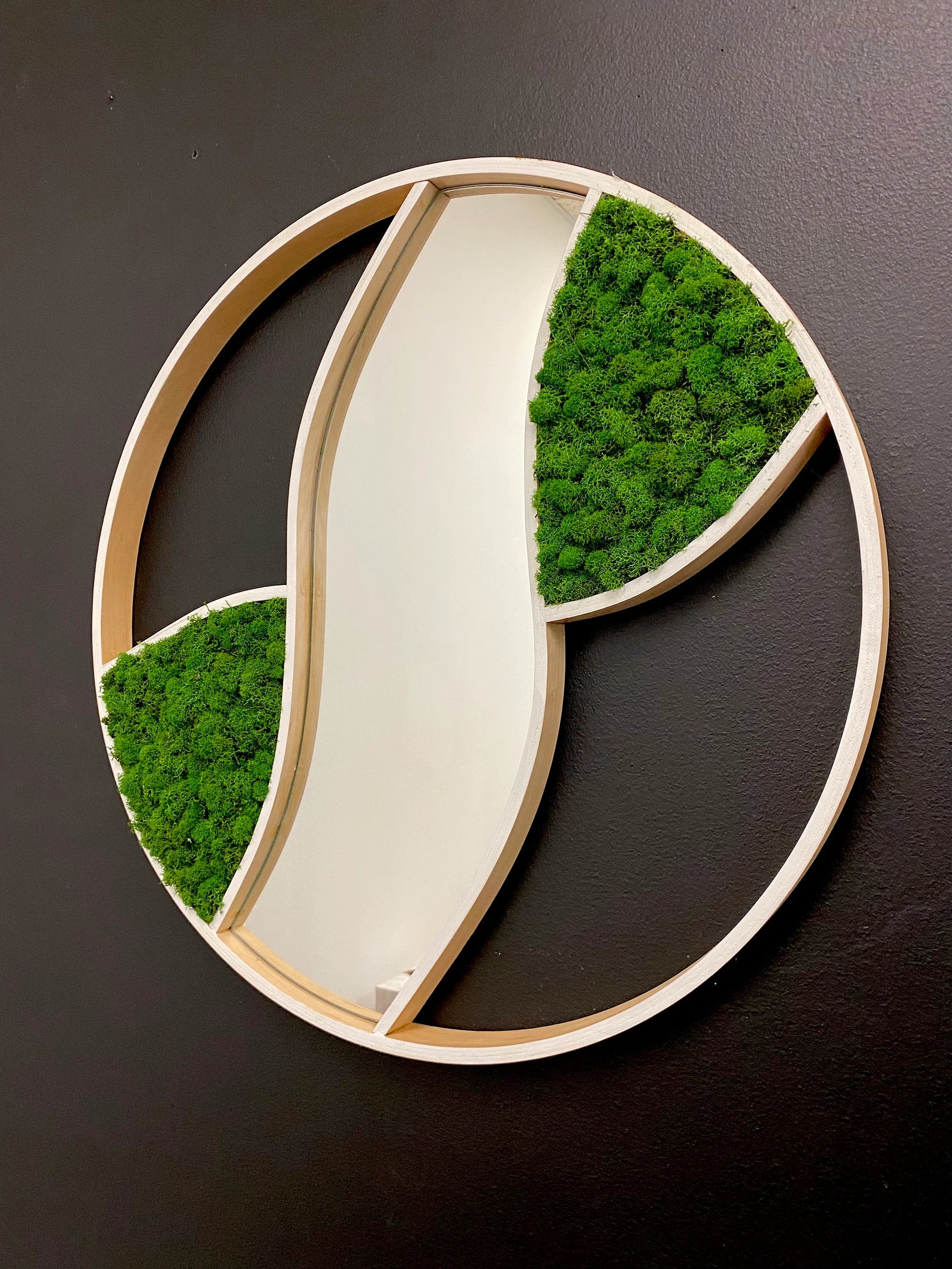 Maple Round Mirror with Basil Moss – Amazon Forest Design Wall Art (24”)