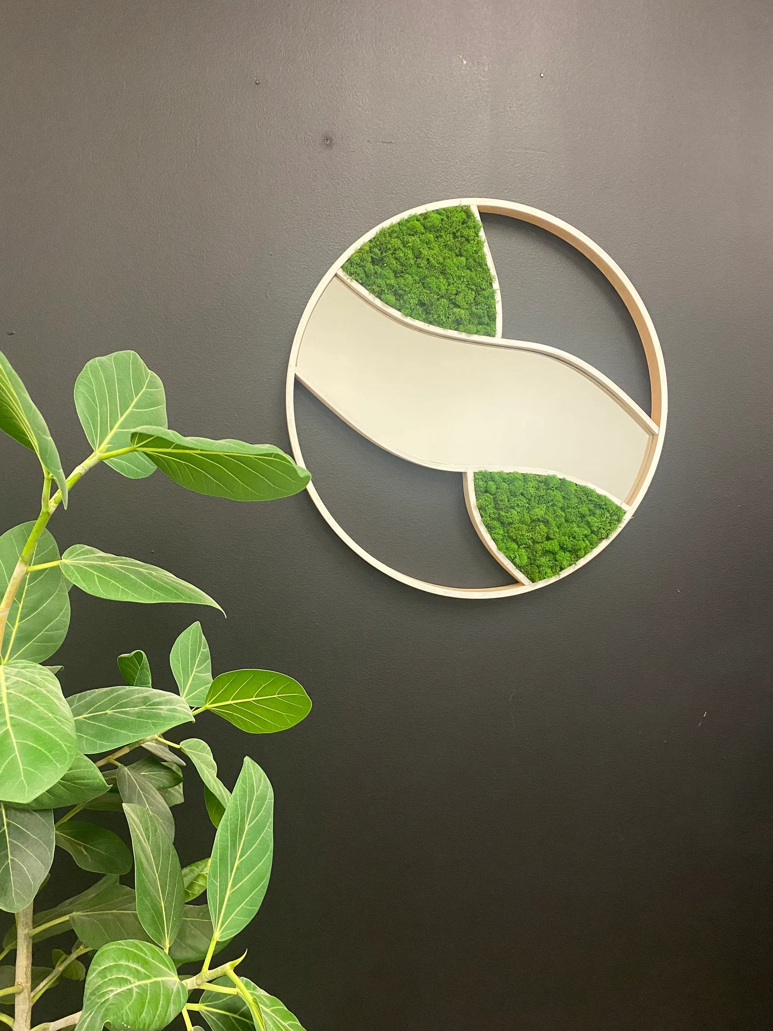 Maple Round Mirror with Basil Moss – Amazon Forest Design Wall Art (24”)