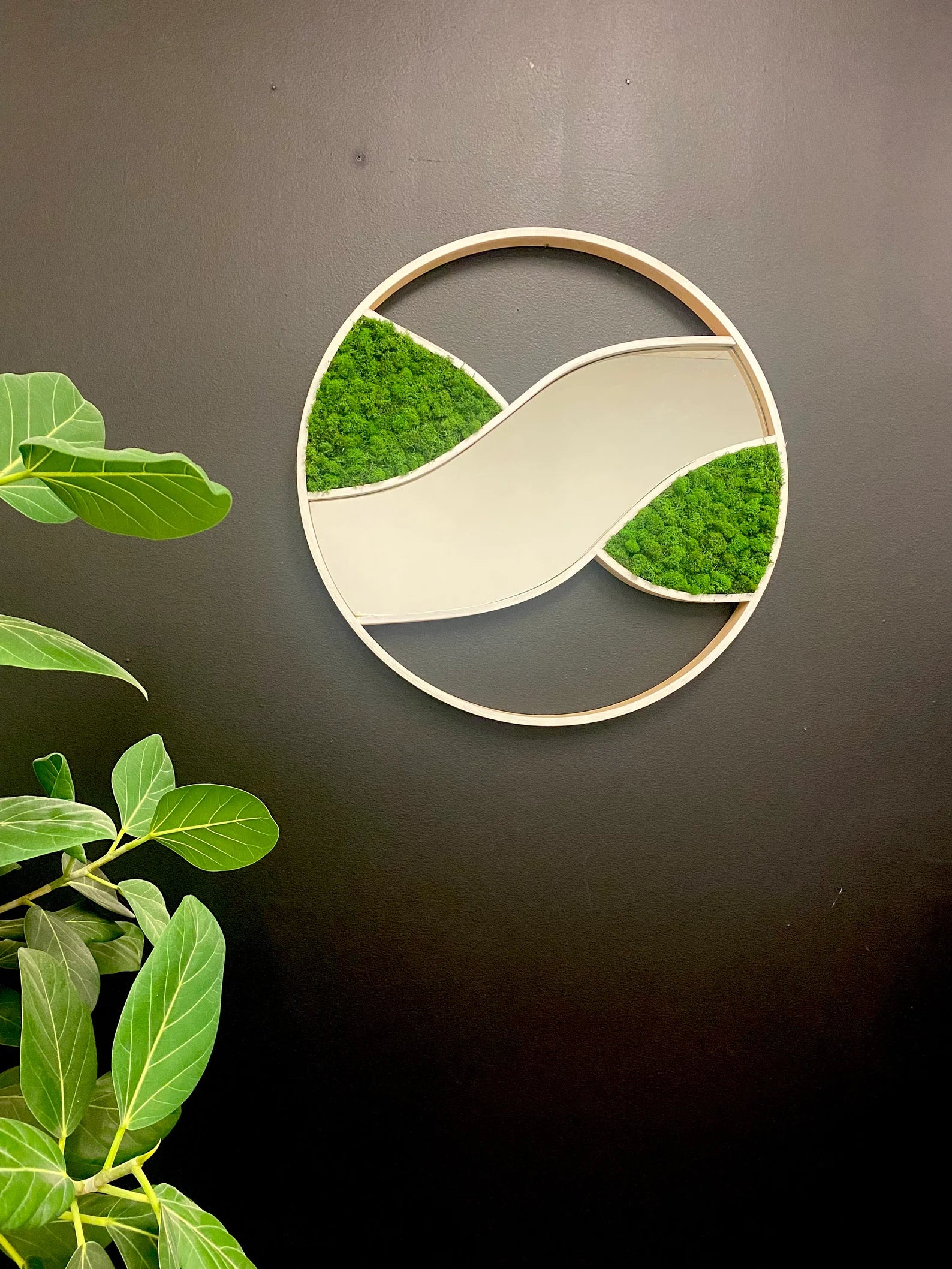 Maple Round Mirror with Basil Moss – Amazon Forest Design Wall Art (24”)
