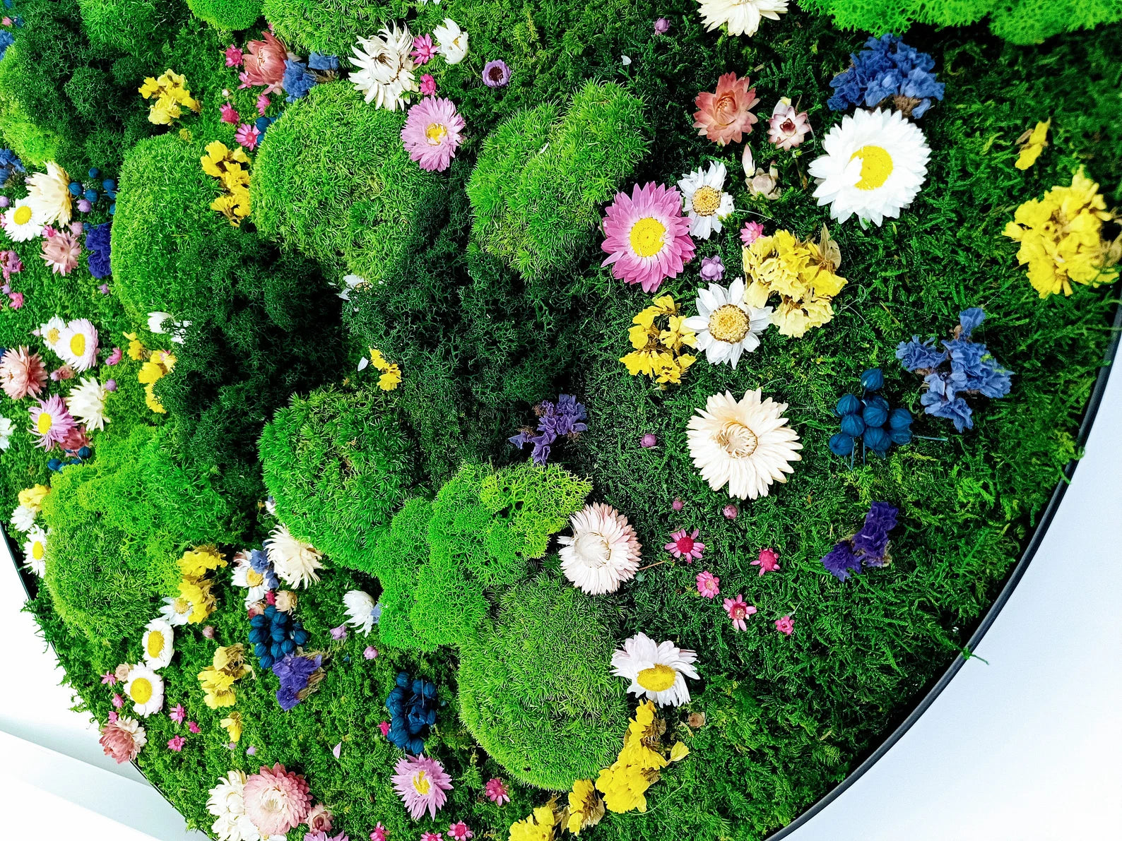 Round Moss Wall Art with Colorful Flowers – Handmade Botanical Metal Frame Decor