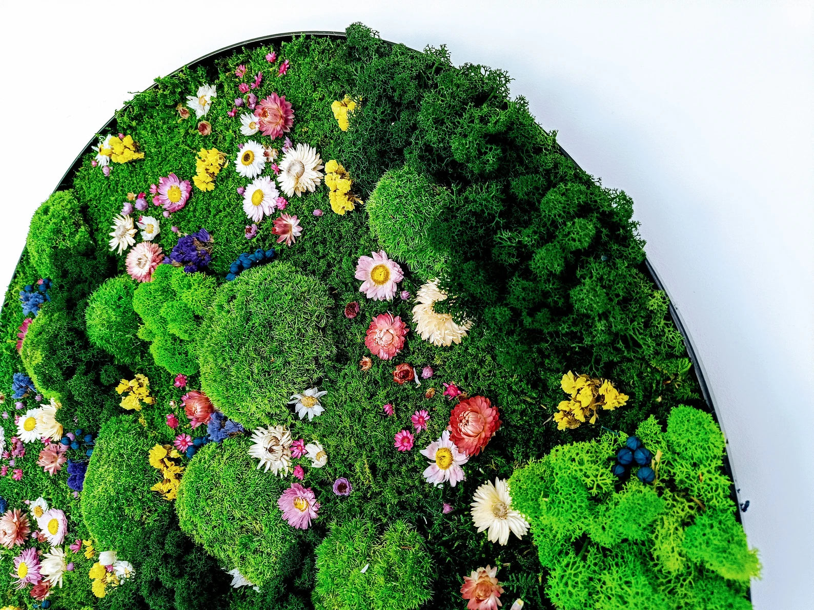 Round Moss Wall Art with Colorful Flowers – Handmade Botanical Metal Frame Decor