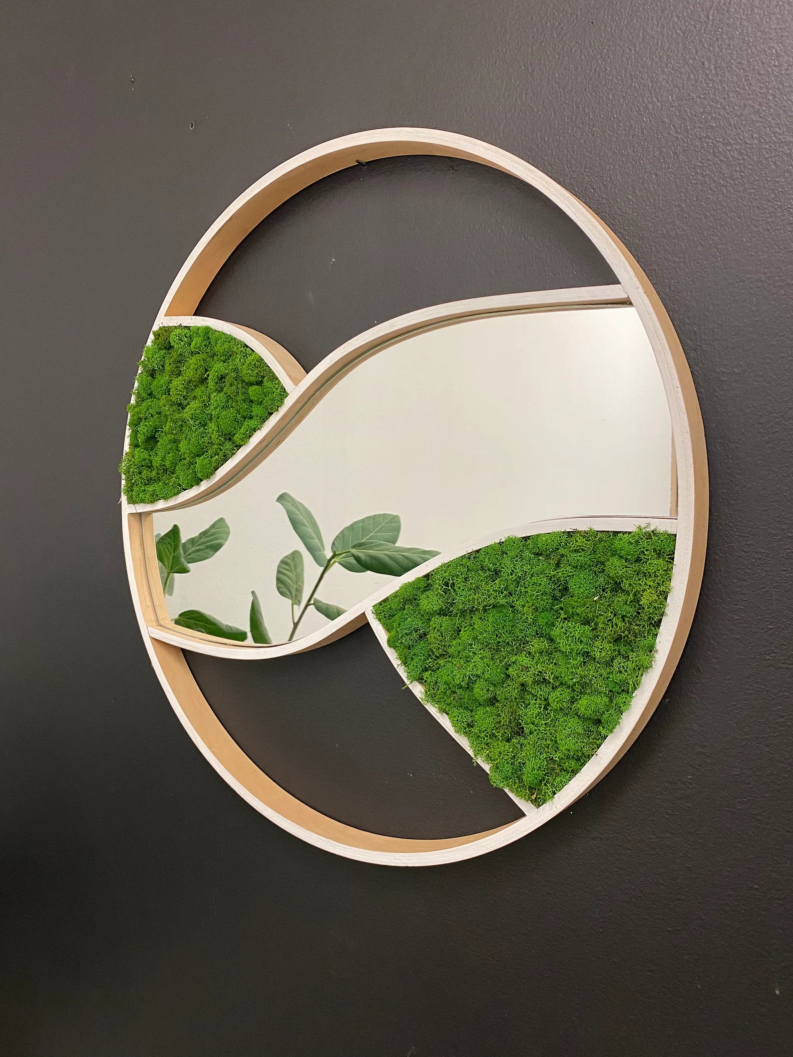 Maple Round Mirror with Basil Moss – Amazon Forest Design Wall Art (24”)