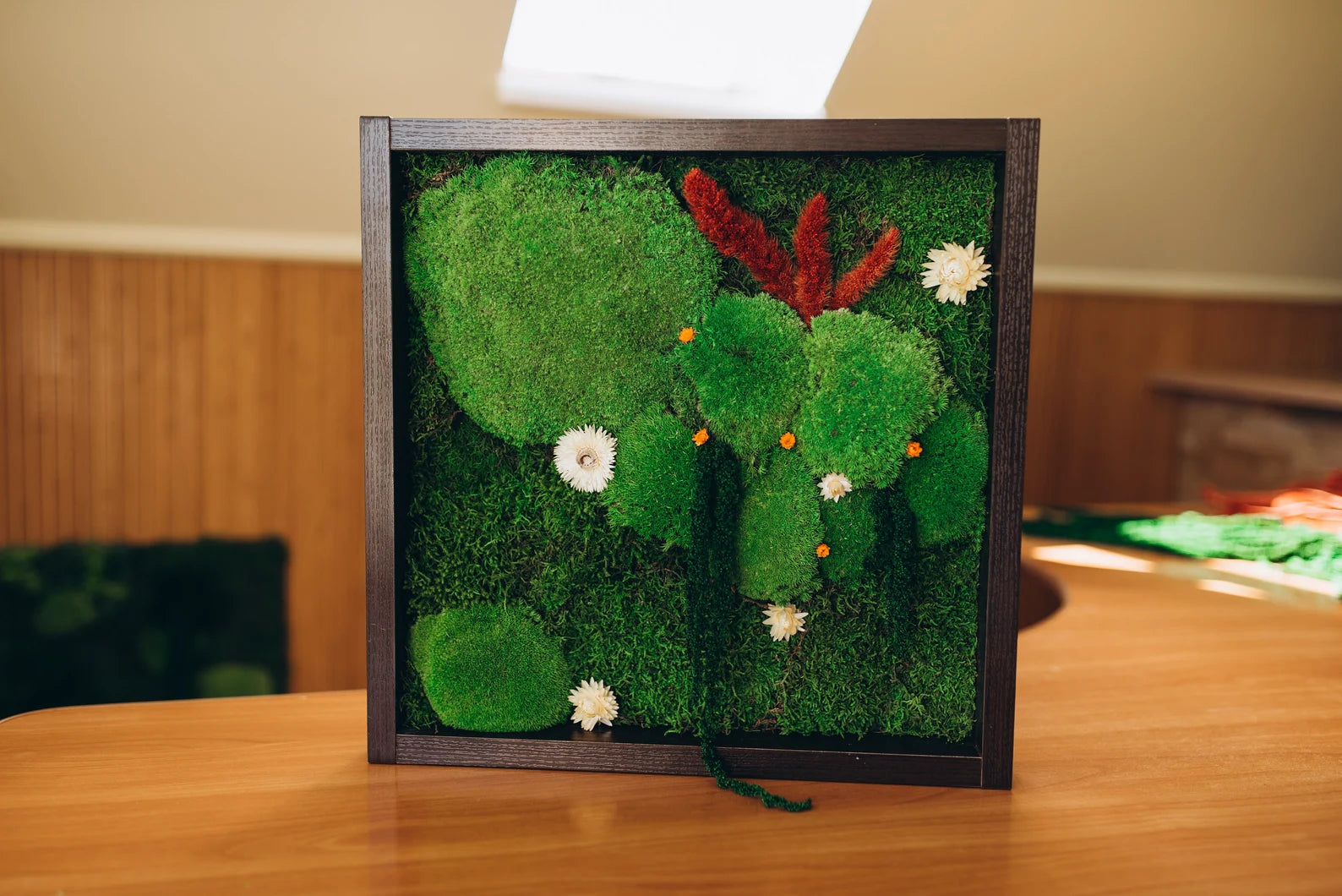 Unique Vertical Moss Wall Art – Eco-Friendly Green Home Accent