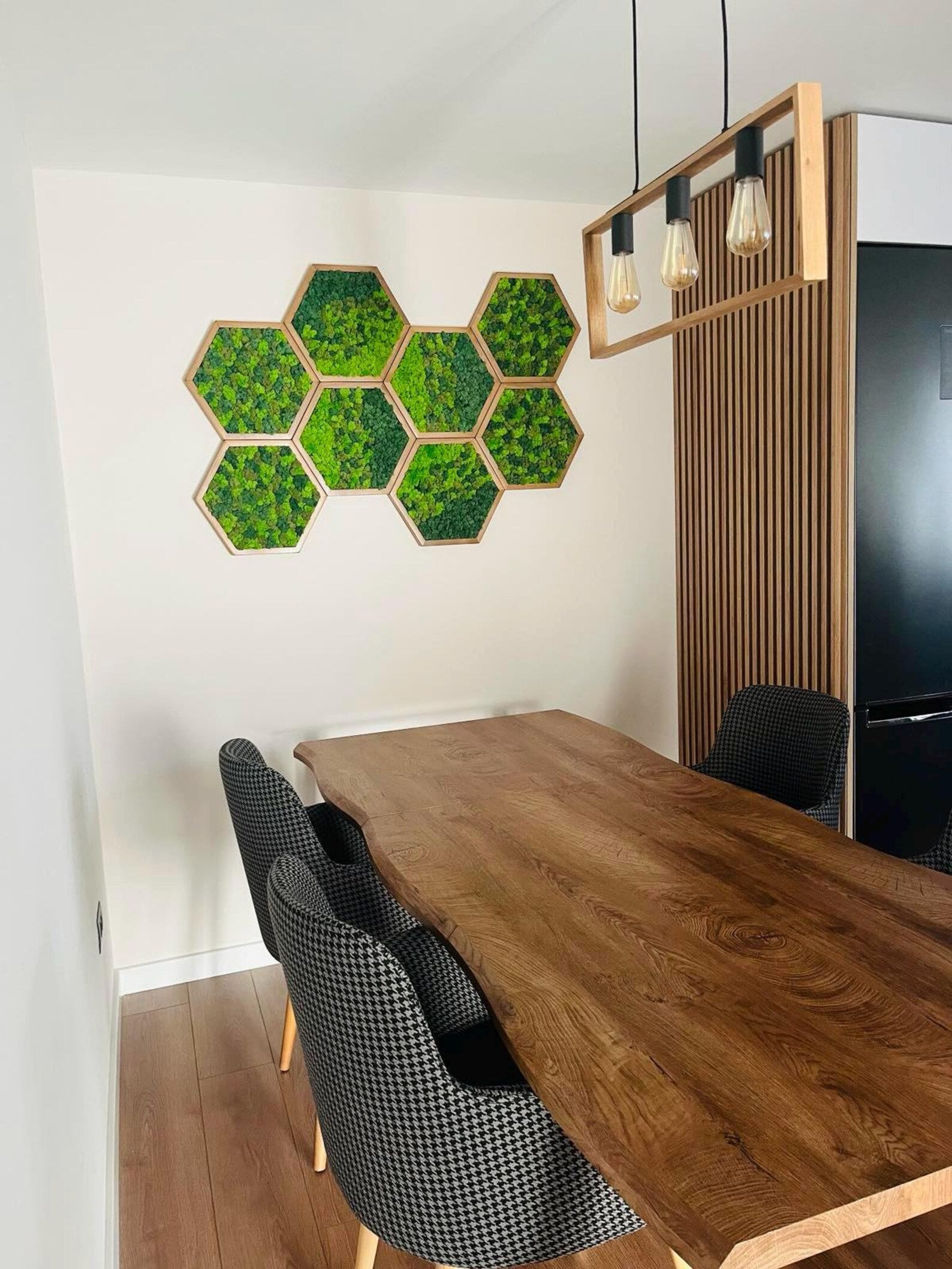 Honeycomb Moss Wall Art – Handmade Wooden Hexagon with Preserved Plants (30cm)