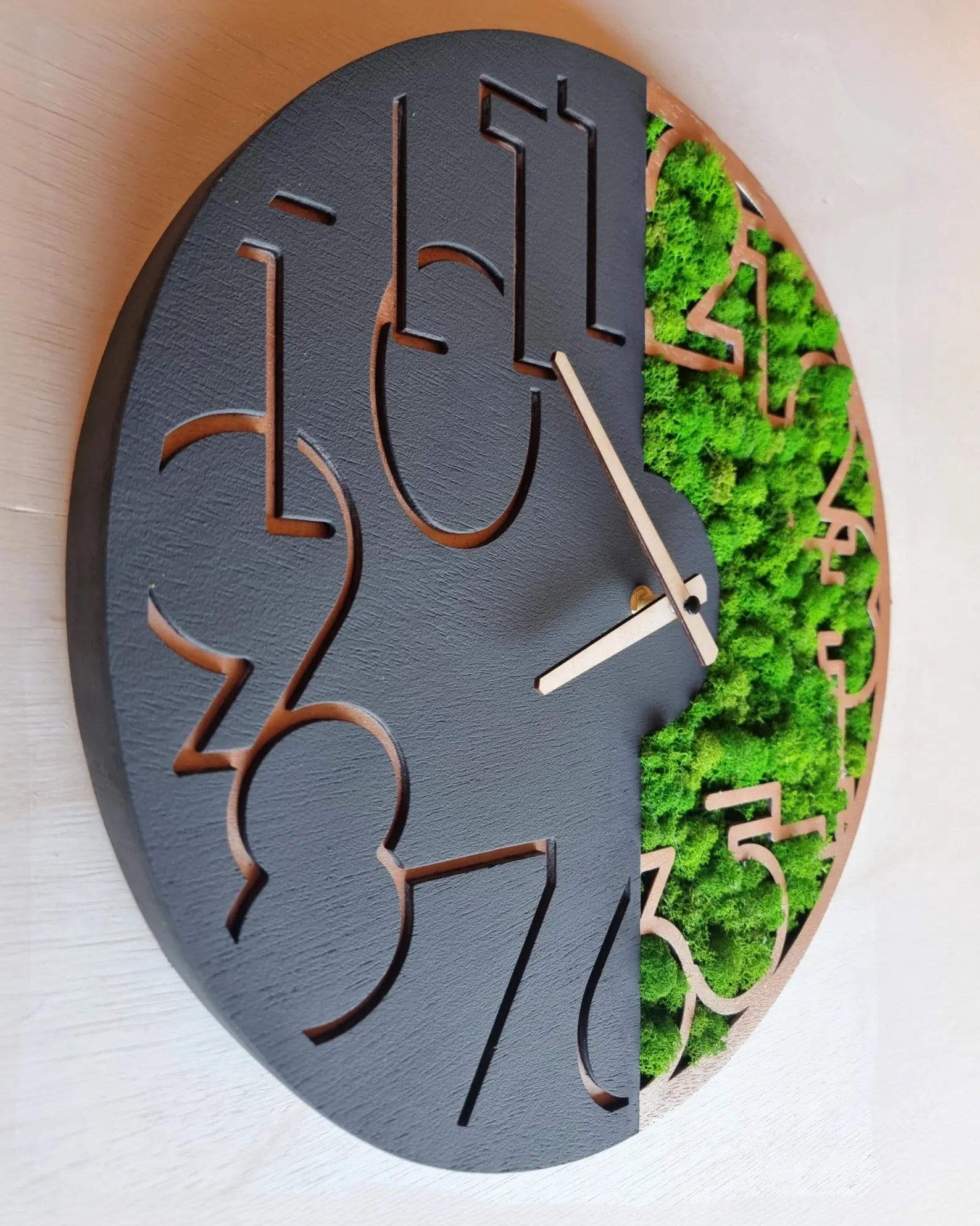 Handmade Preserved Moss Clock – Modern Nature Wall Art for Home & Office
