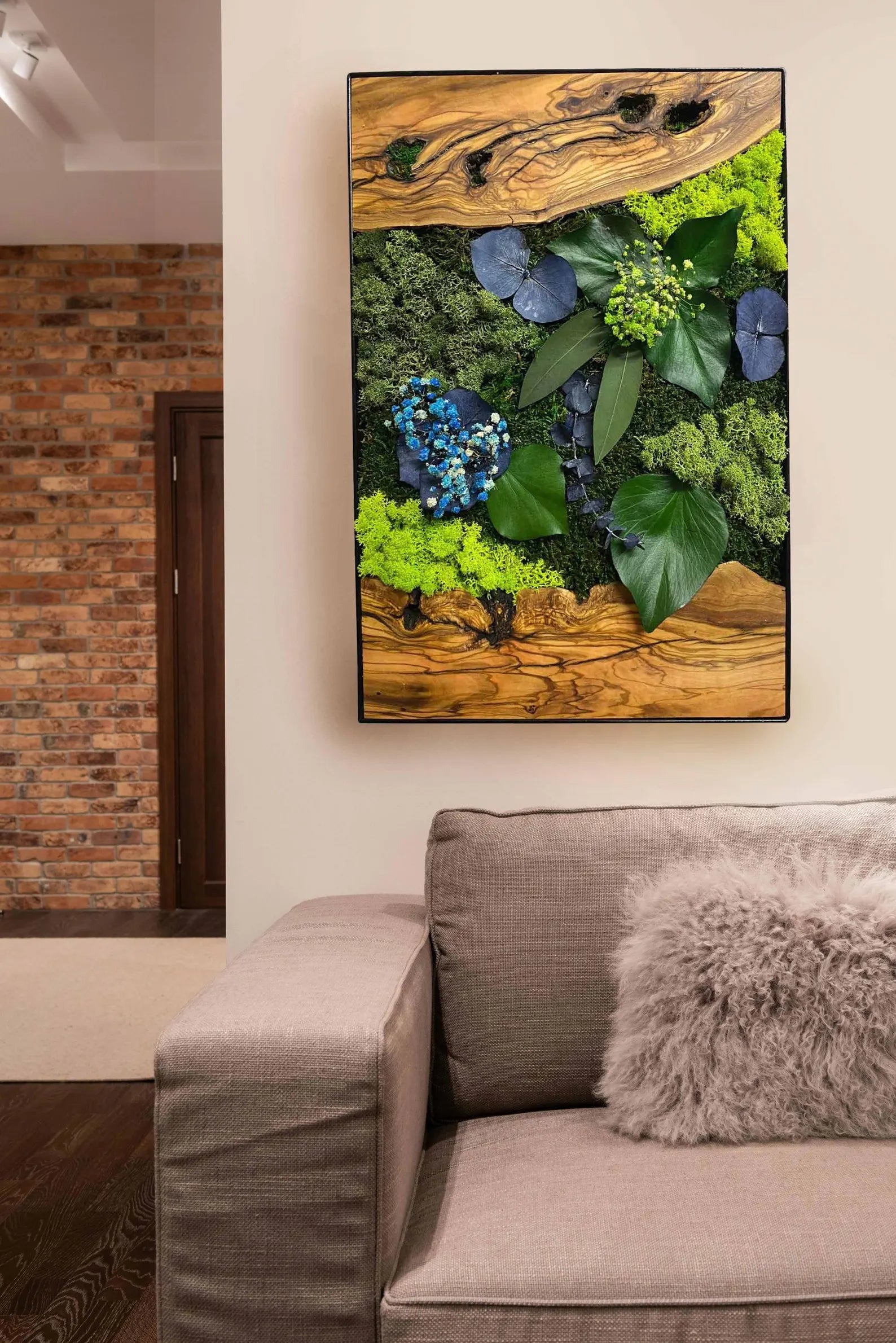 Live Moss Wall Art with Preserved Flowers – Botanical Decor Gift