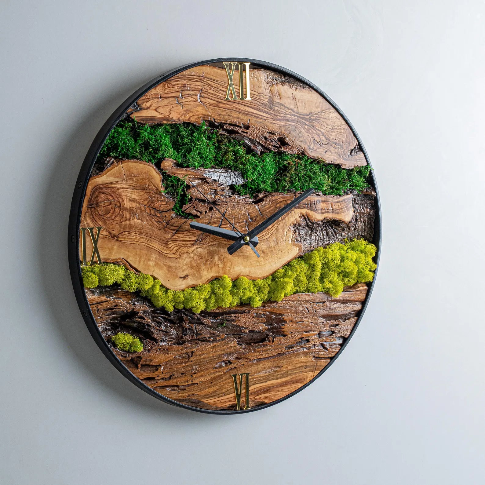 Olive Wood & Metal Moss Wall Clock – Unique Preserved Green Decor