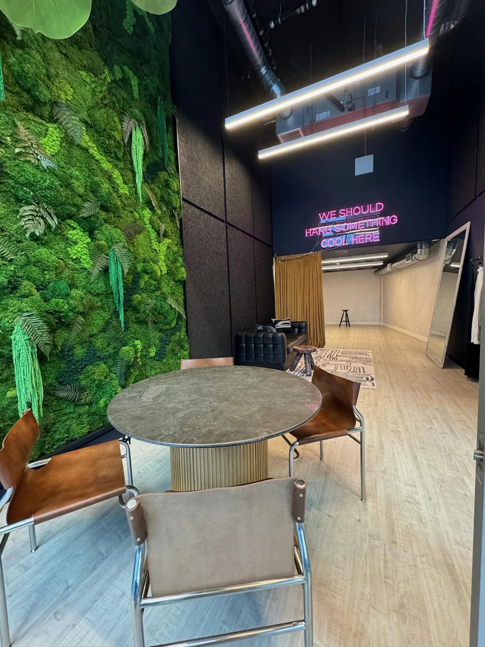 Rainforest Botanical Moss Wall Art – Handcrafted Preserved Moss with Amaranth & Lush Ferns