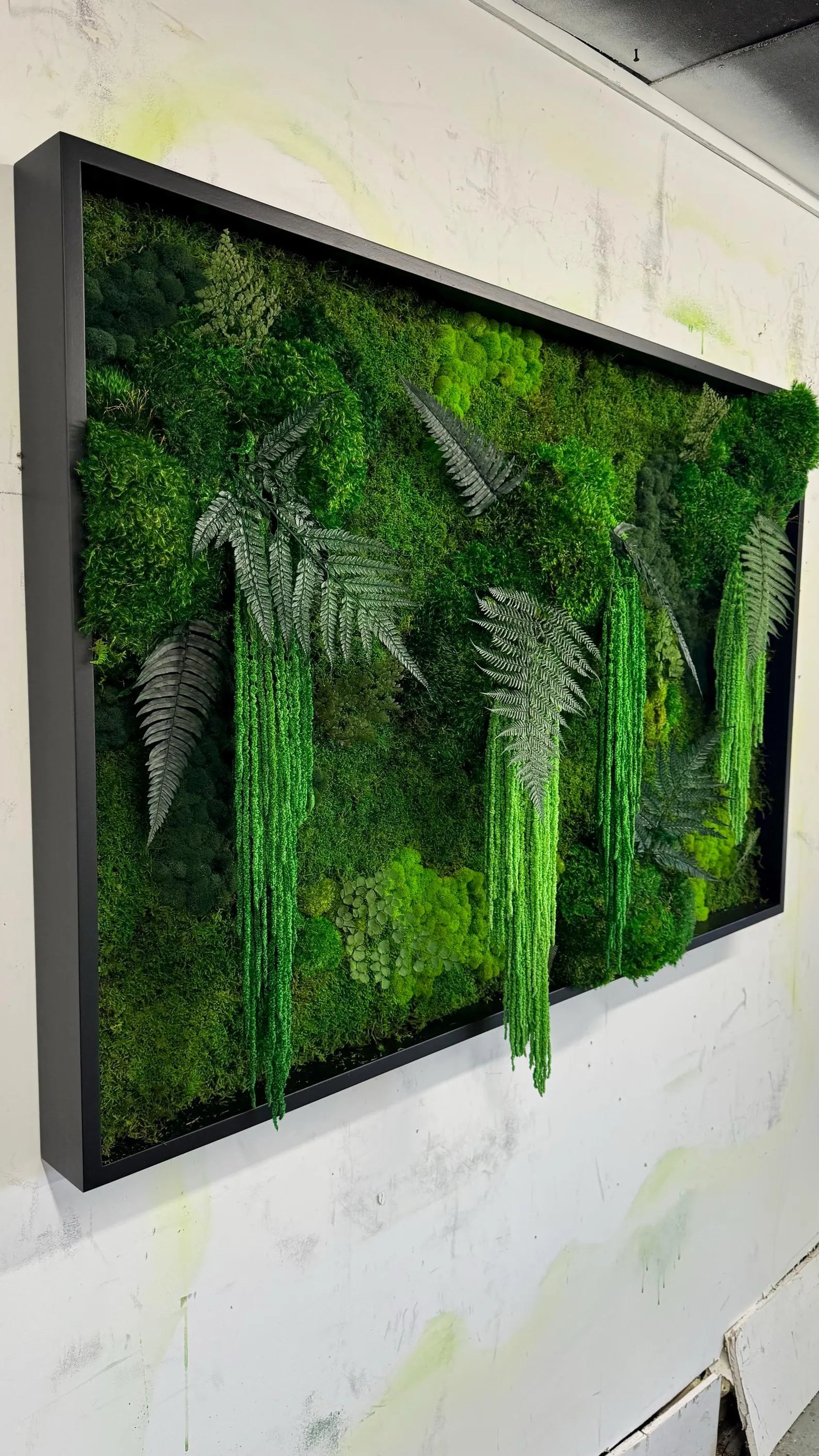 Rainforest Botanical Moss Wall Art – Handcrafted Preserved Moss with Amaranth & Lush Ferns