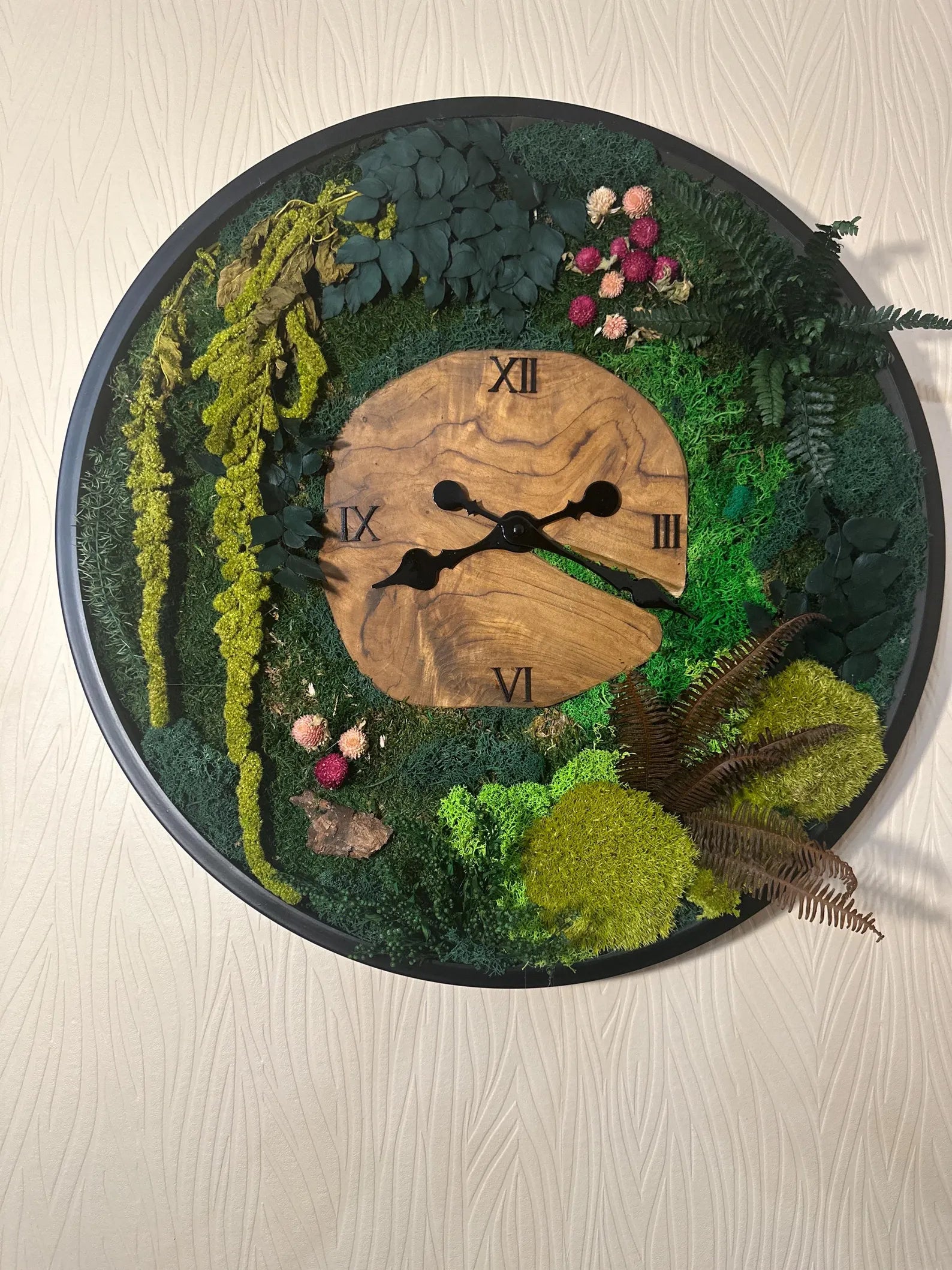 Wood and Moss Wall Clock – High Quality Vertical Garden Home Decor